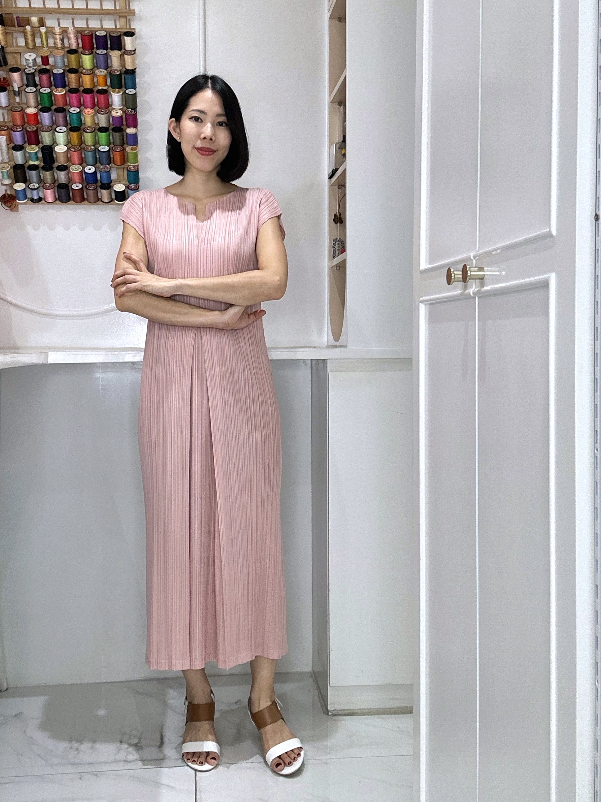 2MUAY รุ่น GJO1530 เดรสพลีทคุณภาพ OPEN NECK CAP SLEEVE PLEATED DRESS 10 สี FREE SIZE