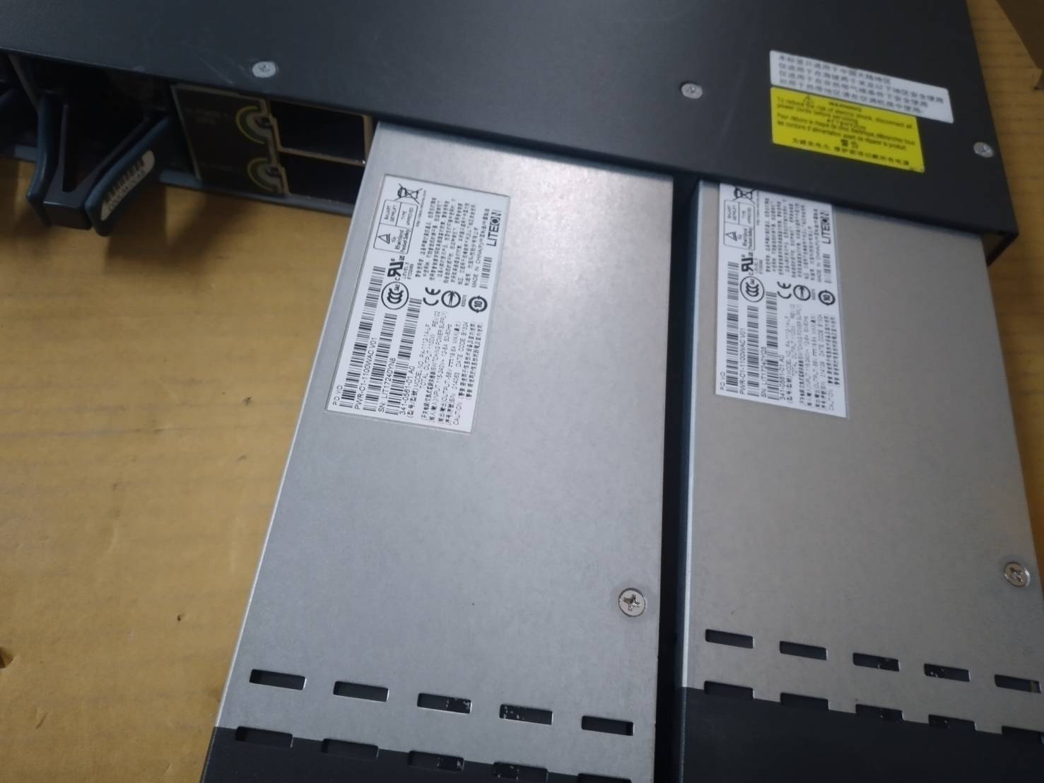 CISCO WS-C3750X-48U-S • 48 Port Gigabit Switch UPOE power x2