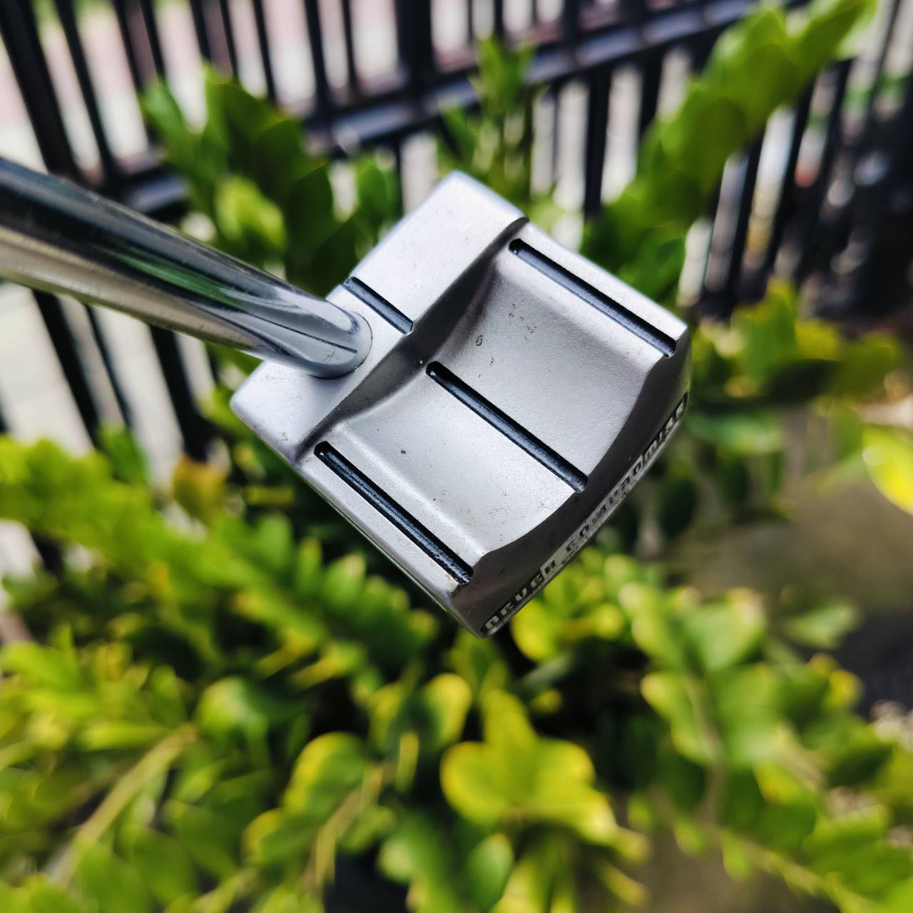 Never Compromise STUBBY Putter ความยาว 34 นิ้ว เป็นตัวเร่งพลังพัตต์ ที่จะเข้าปะทะตรงจุดศูนย์กลางของพัตเตอร์ ออกแบบอย่างดีเยี่ยมสูงสุด ไม้กอล์ฟพรีเมี่ยมญี่ปุ่นมือสอง ของแท้ By NakaraLuxurious