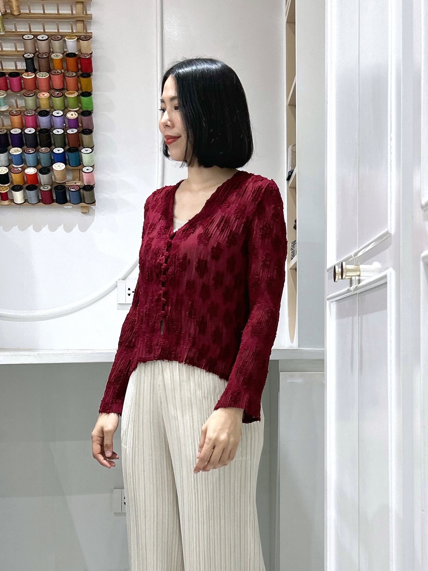 ปรับราคาลง20%!! 2MUAY รุ่น GJO2025 เสื้ออัดพลีทคุณภาพ V NECK BUTTON FRONT CRINKLE PLEATED TOP 6 สี FREE SIZE