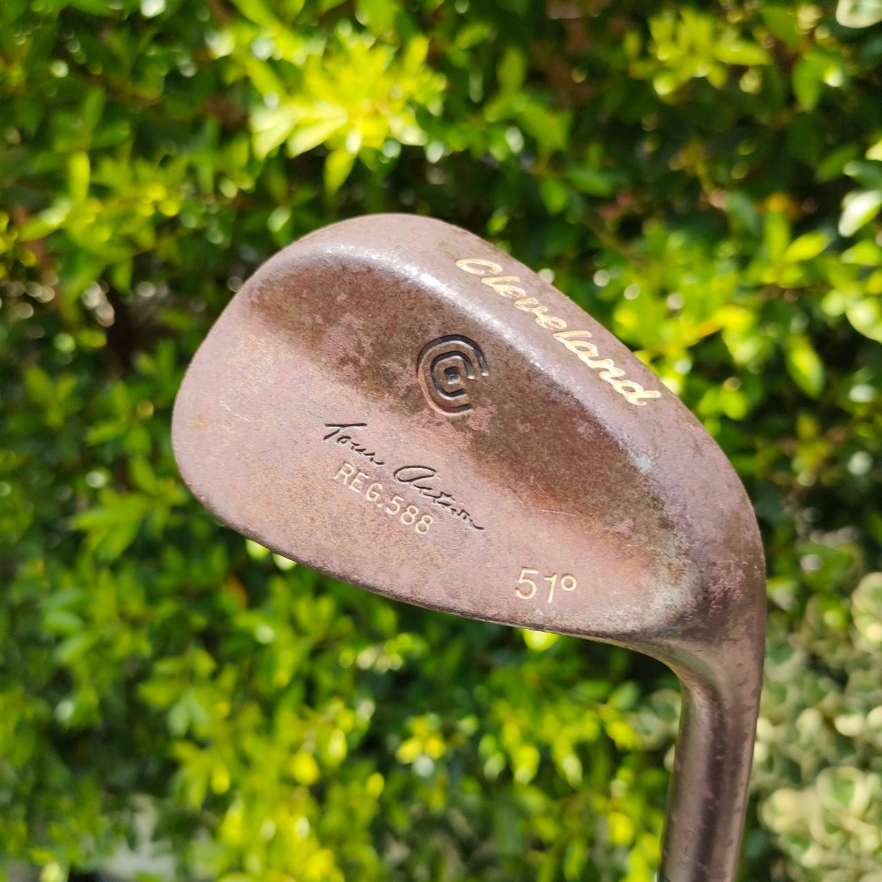WEDGE CLEVELAND REG.588 องศา 51 ก้าน DYNAMIC GOLD FLEX WEDGE รุ่นที่ดังที่สุดของ Cleveland และเป็นรุ่นสนิมด้วย ร่องยังเป็นแบบ U คือคมแบบจัดๆ เนื้อเหล็กแท้นุ่มๆ ตกหยุดถอยหลังแน่นอน!!!