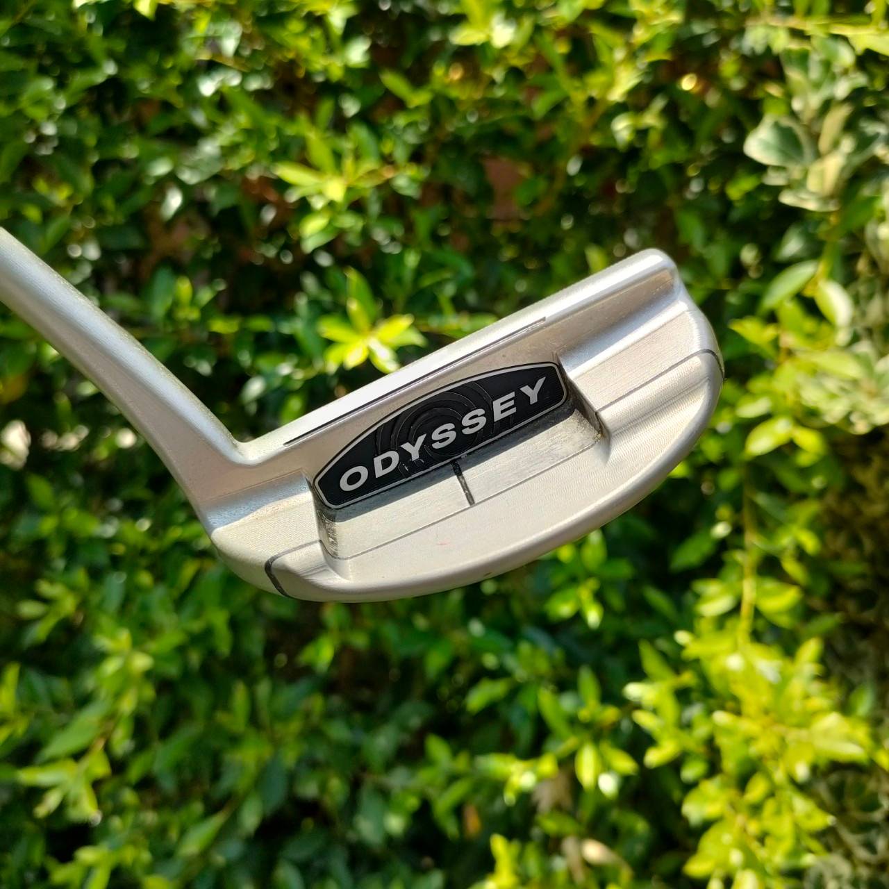 PUTTER ODYSSEY BLACK SERIES i9 ความยาว 34 นิ้ว ** กริฟเสีย ** น้ำหนักดีมาก รุ่นนี้ใช้เทคโนโลยีเยอะมาก และหน้าสัมผัสนุ่มและ ออกแบบให้กัดลูก ลดแรงเฉืื่อยให้ลูกหมุนเร็ว เกาะไลน์มาก