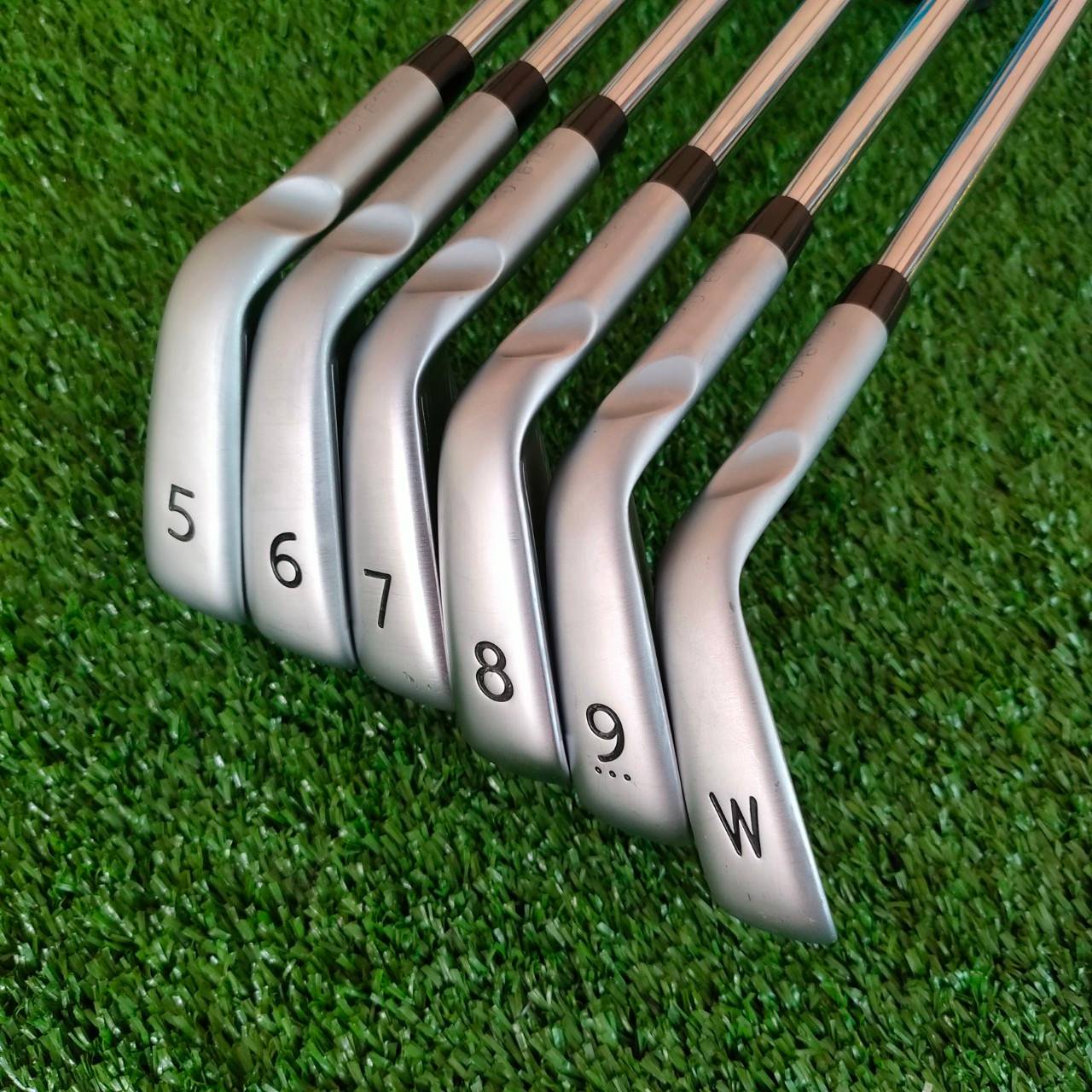** ไม้กอล์ฟสำหรับท่านที่ถนัดซ้าย ** ชุดเหล็ก PING I20 มีเหล็ก 5-9 เเละ W ก้าน N.S.PRO 950GH FLEX R