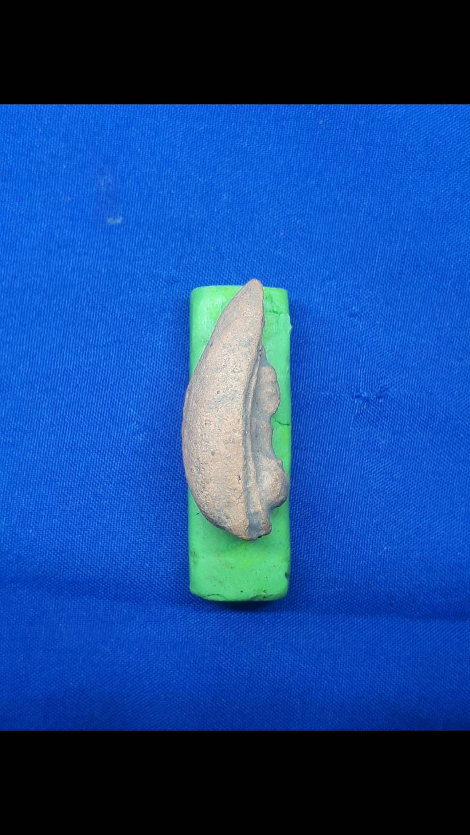 พระกรุ ถ้ำเสือ เนื้อดิน กรุเขาดีสลัก อ.อู่ทอง สุพรรบุรี 400.-