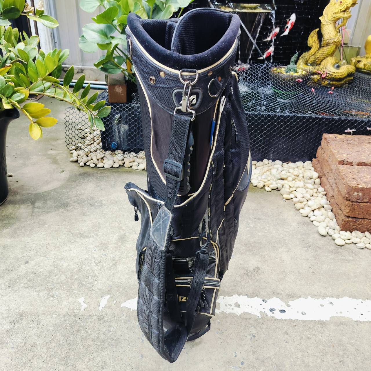 ถุงกอล์ฟ MIZUNO ขาตั้ง ของแท้ มือสอง ขาตั้งแข็งแรง สภาพปานกลาง เรียบร้อย COVER ใหญ่ สามารถใส่ไม้หัวโตได้ ถุงกอล์ฟพรีเมี่ยมมือสอง ของแท้ By NakaraLuxurious