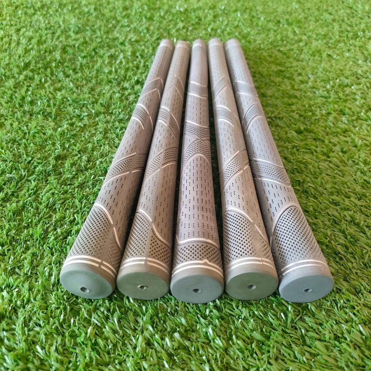 **ราคาต่อชิ้น** GRIP CUSTOM ของใหม่!!! วัสดุพรีเมี่ยม ออกแบบลายให้จับพอดีกับลักษณะมือ!! มือหนึ่ง ของแท้ BY NakaraLuxurious