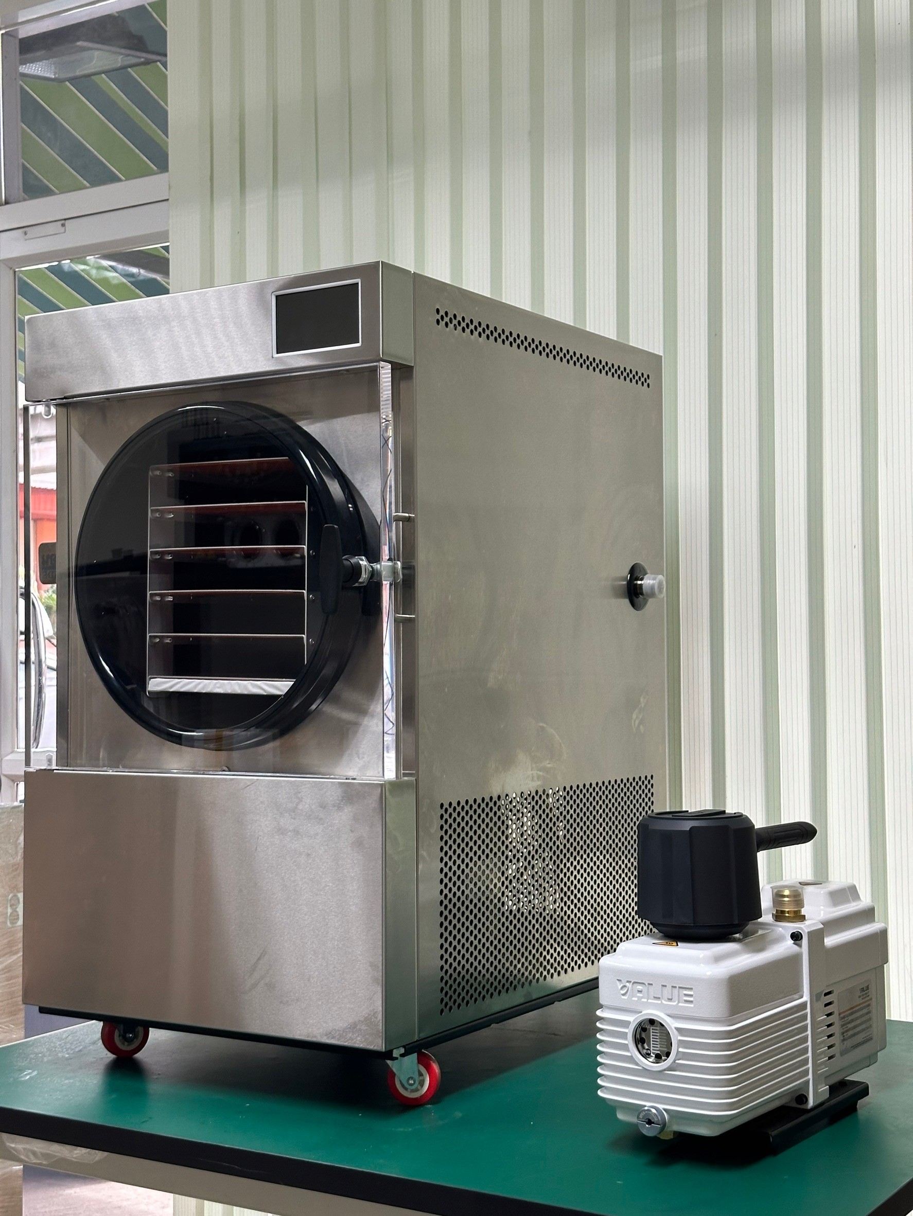 เครื่องฟรีซดราย Freeze Dry รุ่น FD-01 รับประกัน 1 ปีพร้อมจัดส่งติดตั้งและสอนใช้งานฟรีทั่วประเทศ