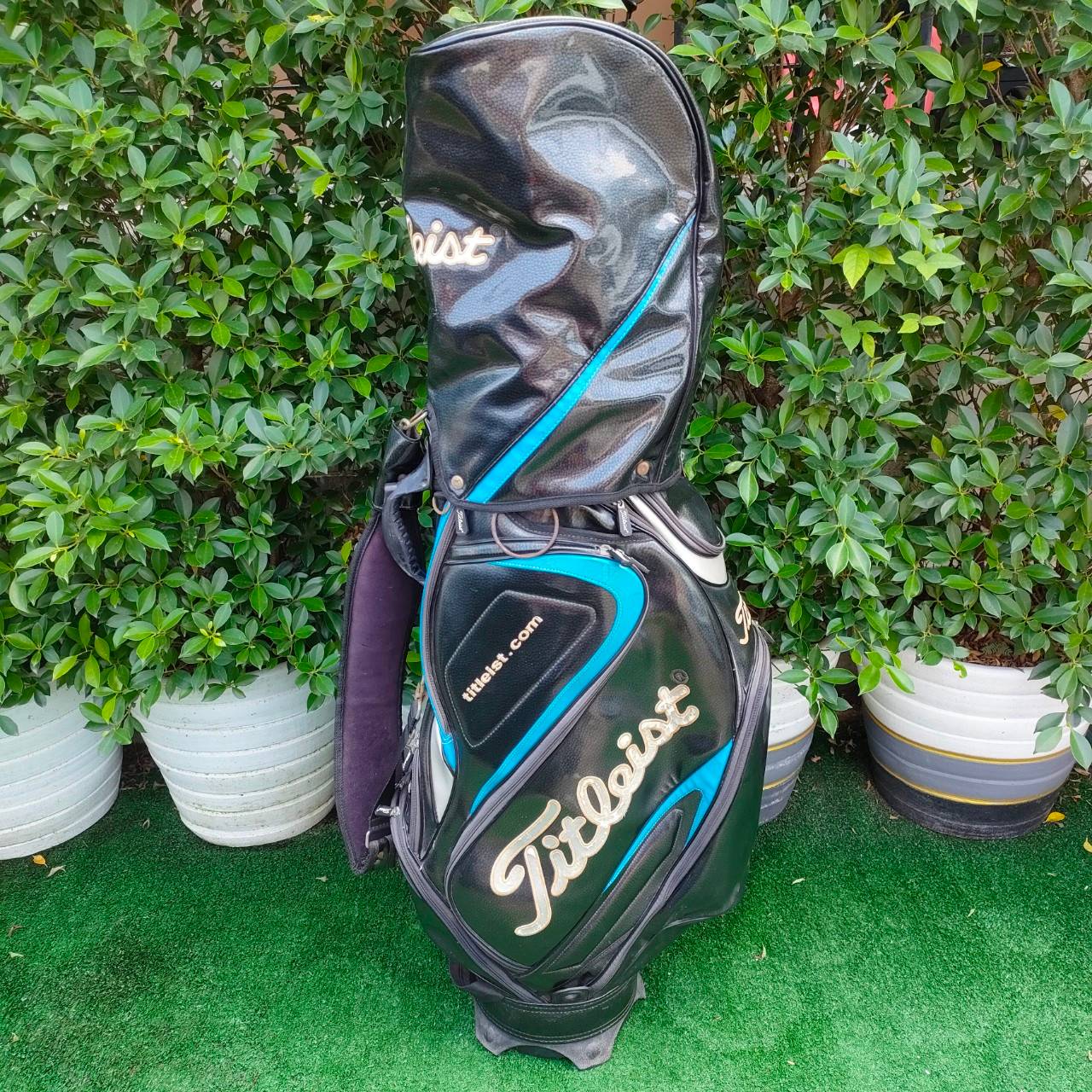 ถุงกอล์ฟ TITLELIST มือสอง ถุงใบใหญ่ ถุง TOUR หนังแก้ว สภาพกลางๆครับ พร้อมใช้