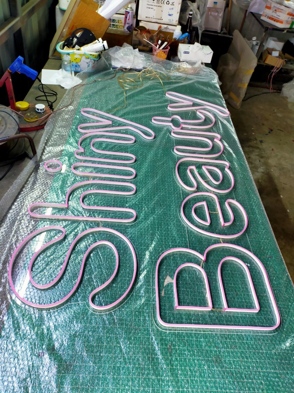 ไฟนีออน เฟค