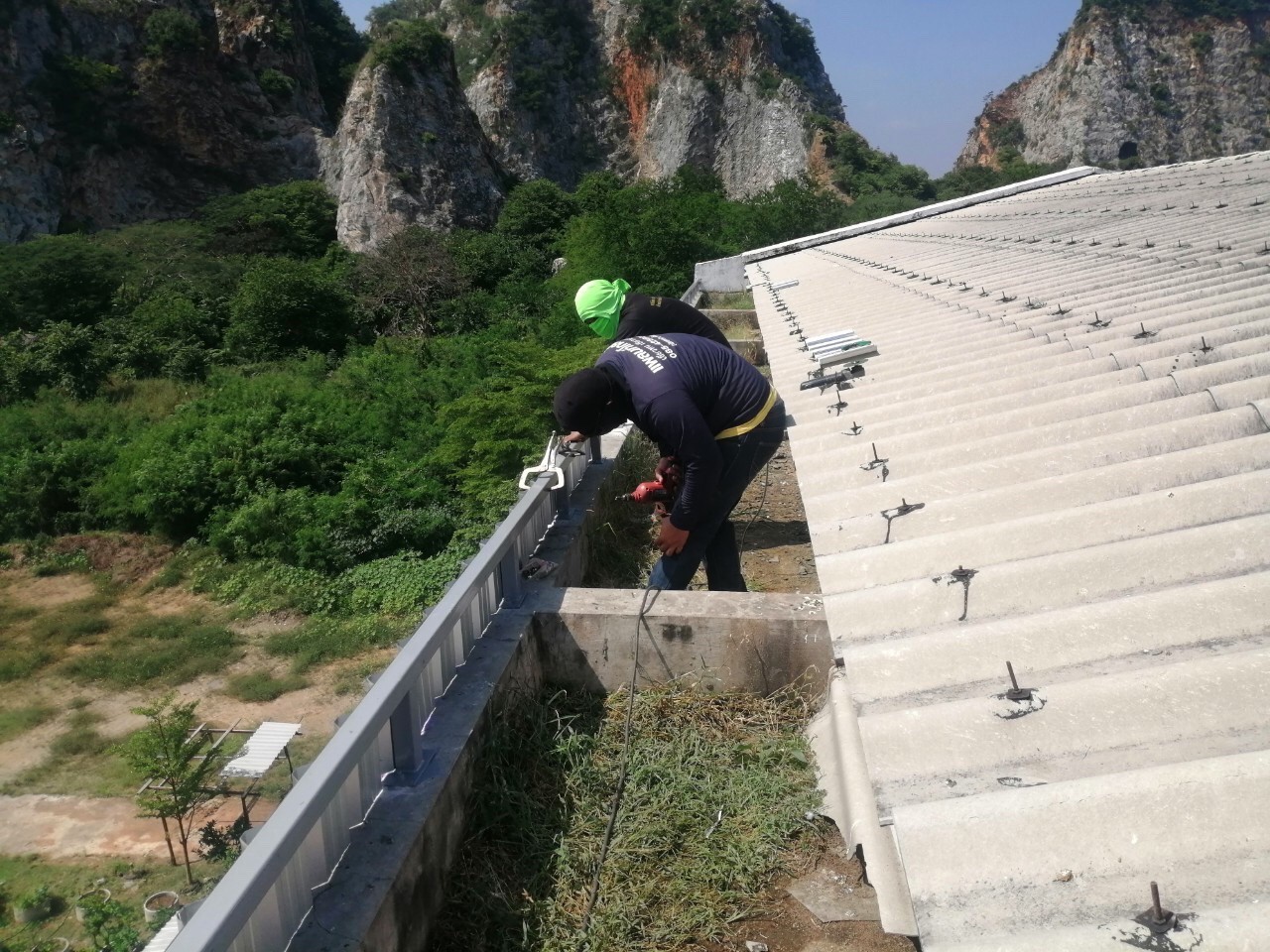 รร.อนุบาลเทศบาลต.เขางู ปรับปรุงหลังคาอาคาร 4 ชั้น