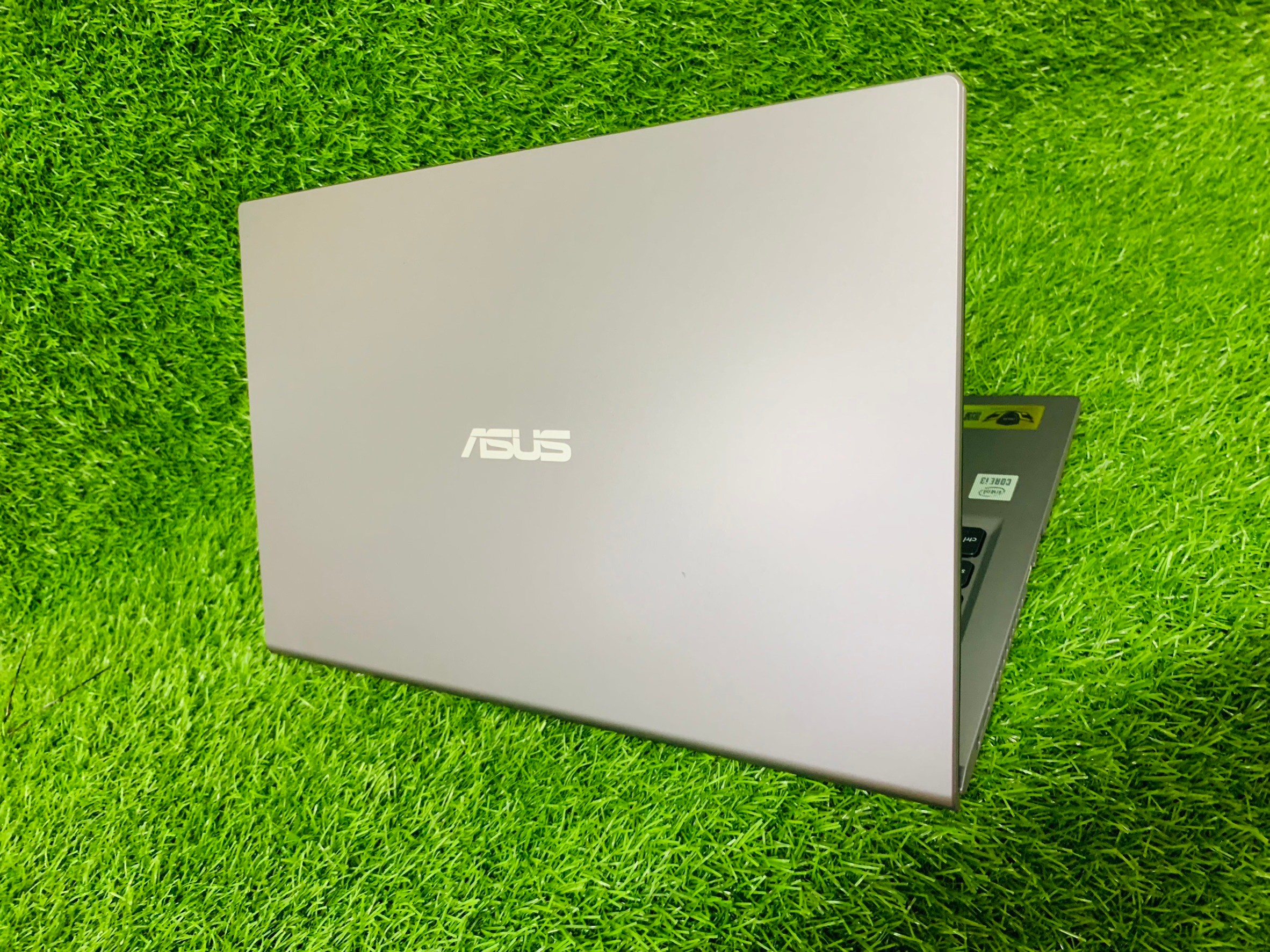 โน้ตบุ๊ค Notebook Asus VivoBook X515JA(i3-1005G1/4GB/M.2 512GB)+Adapter+กระเป๋า จอ๔ลอกเล็กน้อย ไม่มีผลต่อการใช้งาน