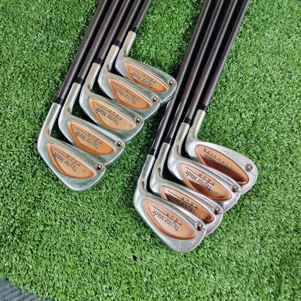 ชุดเหล็ก Taylormade TOUR BURNER มีเหล็ก 3 - 9 PW SW ครบเซ็ต สภาพสวยเดิม ก้านรุ่นนี้สุดพิเศษ เป็นก้านแบบ BUBBLE สวยเดิมทั้งชุด ก้านนี้หายากมาก ไม้กอล์ฟพรีเมี่ยมมือสอง ของแท้ By NakaraLuxurious