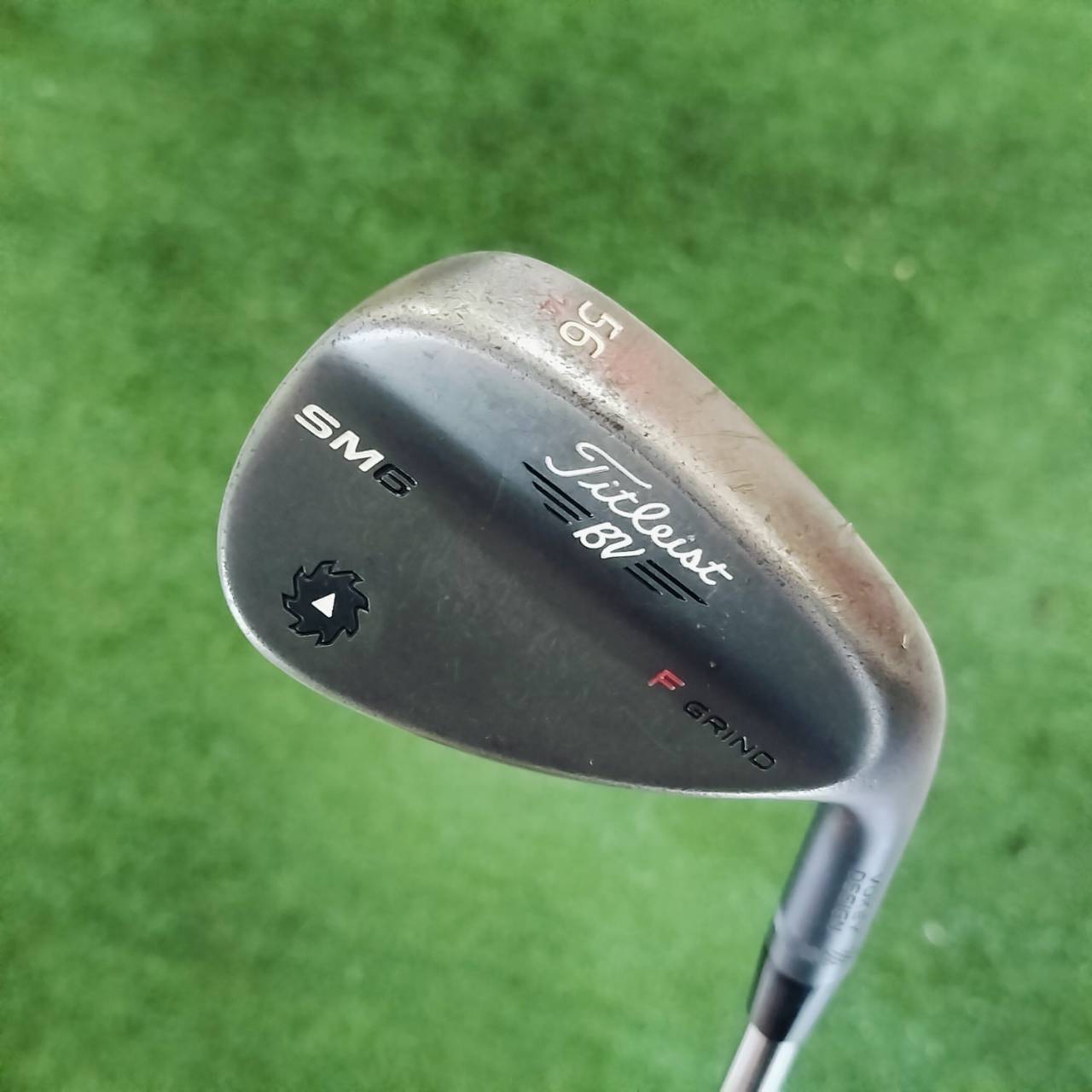 WEDGE TITLEIST SM6 องศา 56 BOUNCE 14 F GRIND ฐานด้านล่างเต็ม ตีเต็มวงได้ และเหมาะกับวงสวิงทุกรูปแบบเลยค่ะ ไม้กอล์ฟพรีเมี่ยมมือสอง ของแท้ By NakaraLuxurious