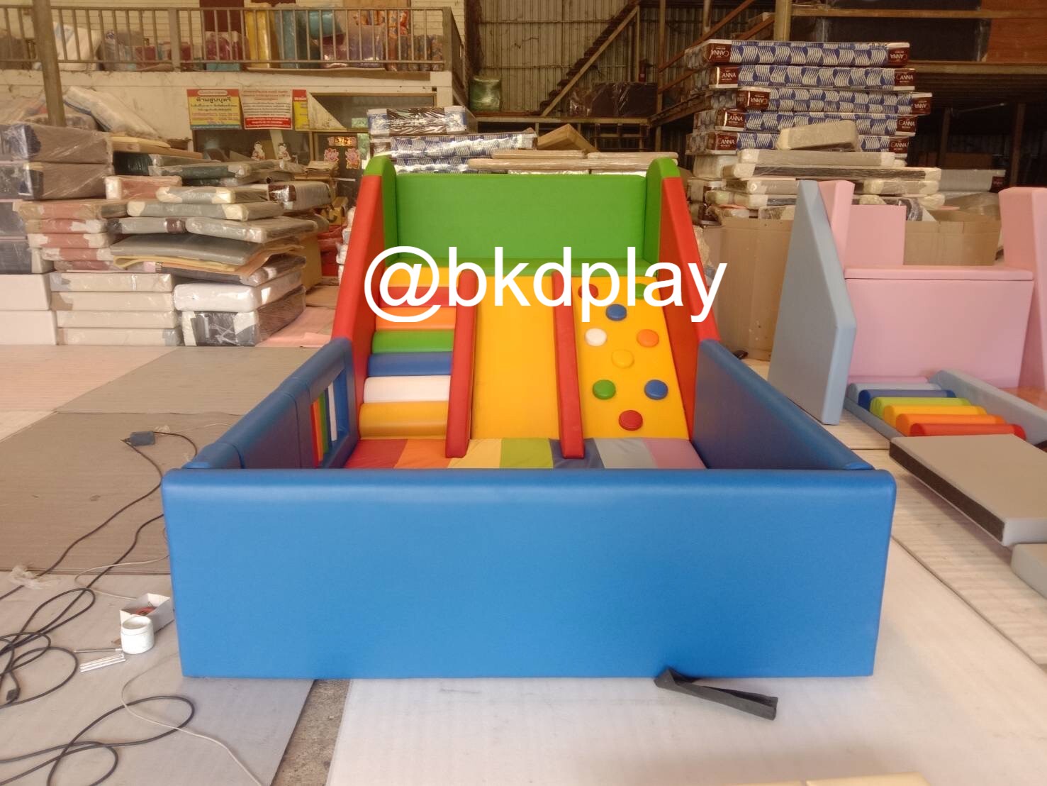 บ่อบอลชุดภูเขาปีนป่าย แถมลูกบอล บ้านบอลโครงไม้ สไลเดอร์นุ่มนิ่ม, ปีนป่ายนุ่มนิ่ม,สไลเดอร์และอุโมงค์,บ่อบอล, คอกกั้นเด็ก ,คอกกั้น, เบาะนุ่มนิ่ม หนัง soft play, indoor playground ของเล่นเสริมพัฒนาการ รับสั่งทำ บ่อบอล ห้องบอล ตามขนาด