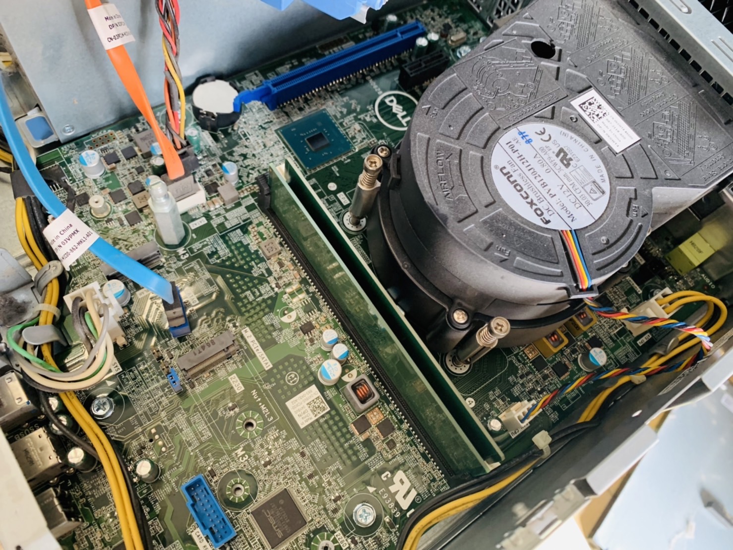 เครื่องเปล่า เอาไปใส่ cpu แรม hdd ใช้ได้ เลย PC Dell OptiPlex 3060 SFF มีประกัน