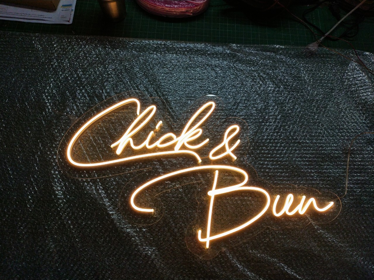 ไฟนีออน เฟค