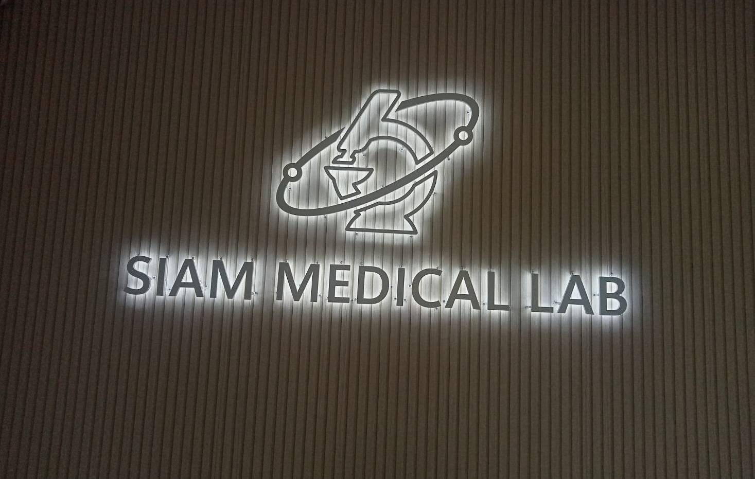 งานติดตั้งป้ายอักษรซิงค์ไฟออกหลัง ป้ายบริษัท ป้ายอาคาร ป้ายหน้าห้องต่างๆ