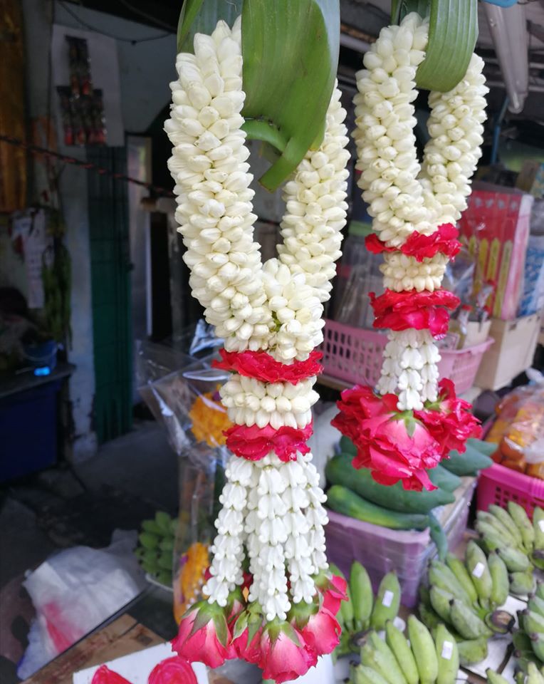 พวงมาลัยวันเเม่