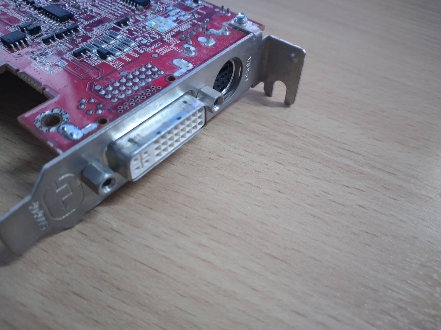 ATI Radeon X1300 128MB PCI-E Graphics Card- 102A7710920 ขาสั้น