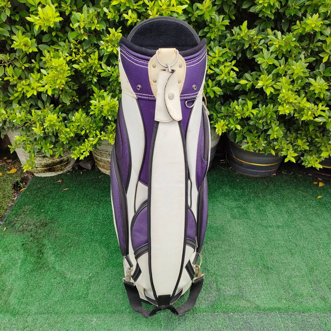 ถุงกอล์ฟ SCB 100 TH ANNIVERSARY *** มีตำหนิ ตามรูป *** เป็น TOUR ใบใหญ่ ซิปดี พร้อมใช้ มือสอง ของแท้ BY NakaraLuxurious