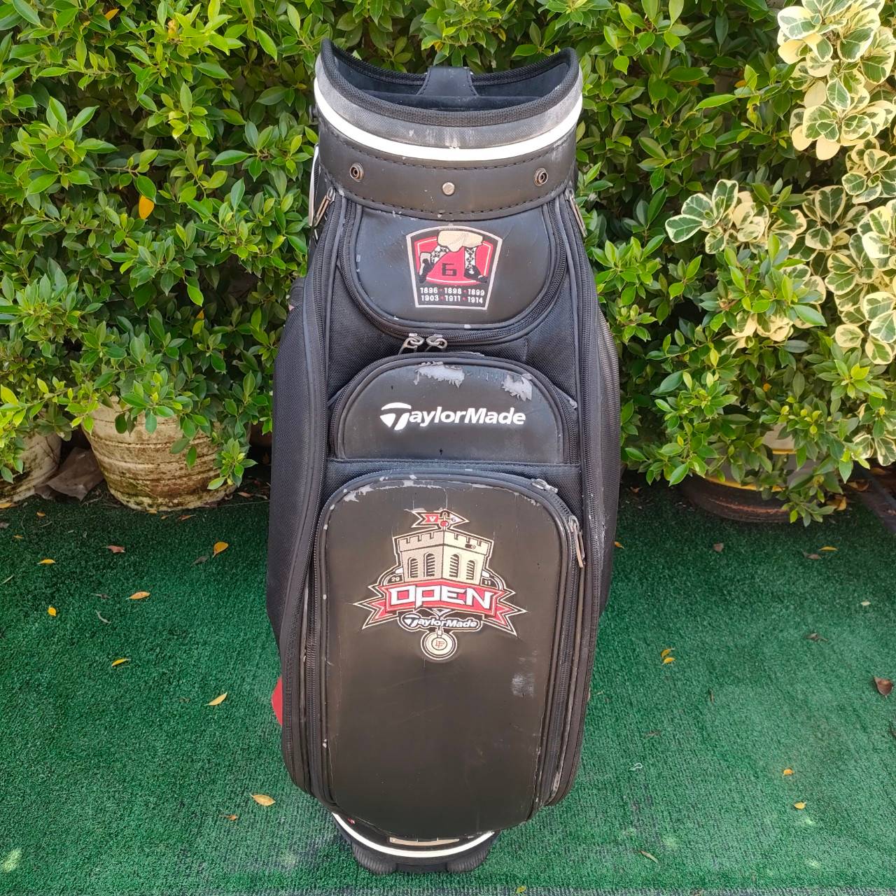 ถุงกอล์ฟ TAYLORMADE R11 มือสอง **ตำหนิมรอยลอกเยอะ!!** แต่ใช้งานได้ปกติ!! **โปรดสังเกตตำหนิให้ดีก่อนซื้อ** มือสอง ของแท้ BY NakaraLuxurious