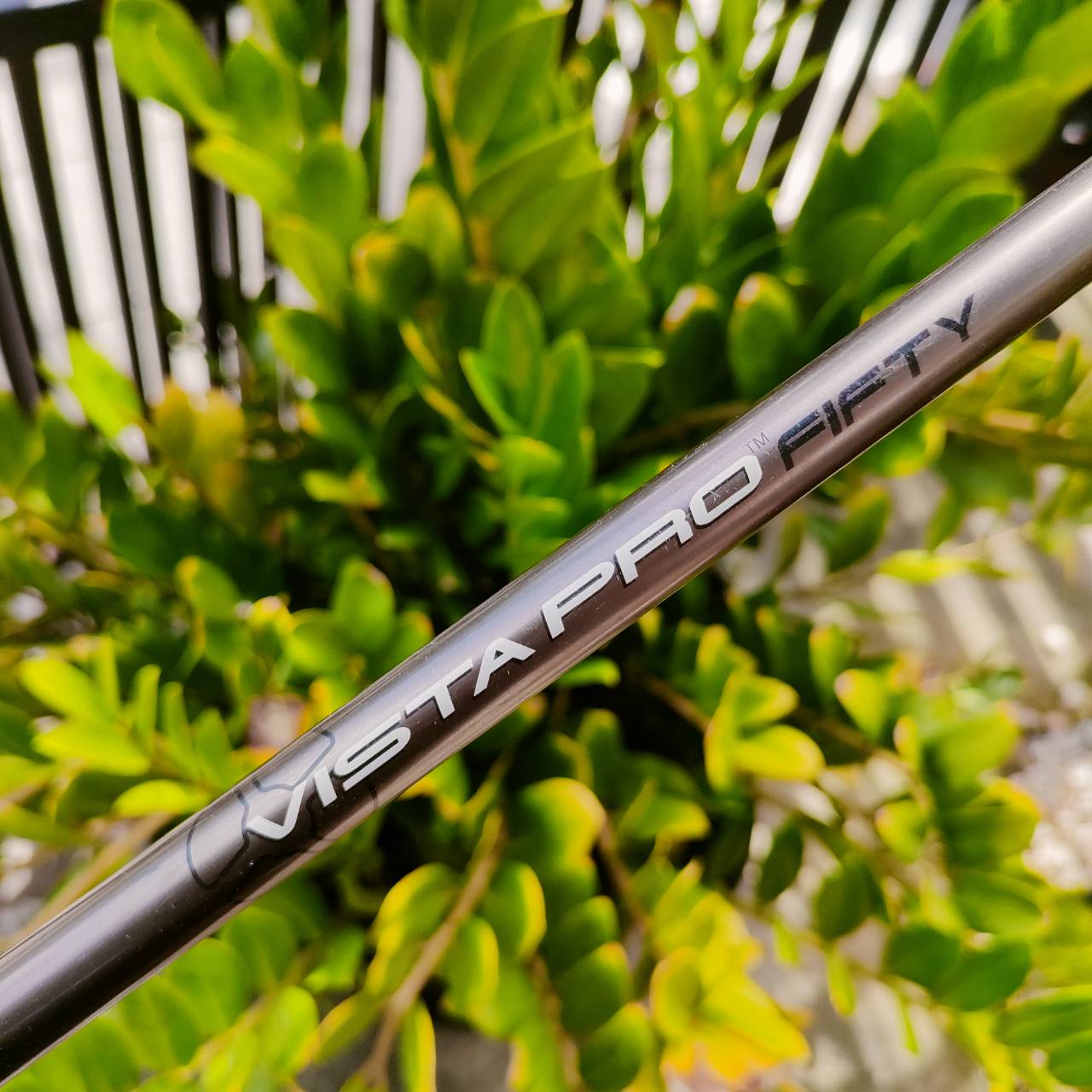 Driver Taylormade r7 460 องศา10.5 ก้านโม VISTAPRO FIFTY FLEX R หัวใหญ่ 460 CC. จุดสวีตสปอตกว้าง ตีโดนง่าย คุมทิศทางดีเยี่ยม ชดเชยความผิดพลาดสูงสุด และเร่งให้ได้ระยะมากที่สุด!!! ไม้กอล์ฟพรีเมี่ยมมือสอง ของแท้ By NakaraLuxurious