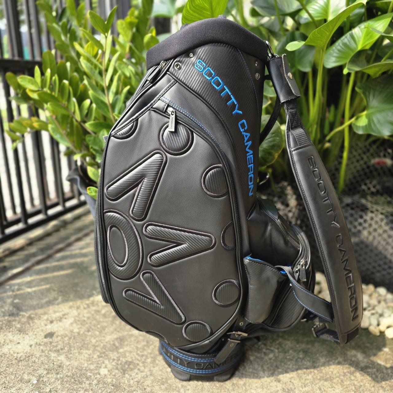 ถุงกอล์ฟ SCOTTY CAMERON TOUR ONLY BACK IN BLACK STAFF BAG RARE TITLEIST CIRCLE T 2019 ของแท้ มือสอง สภาพสวยเดิมตามภาพ หายากมากค่ะ