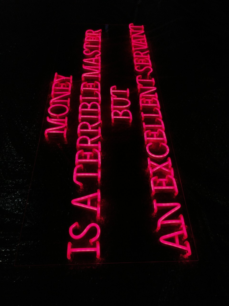 ไฟนีออน เฟค