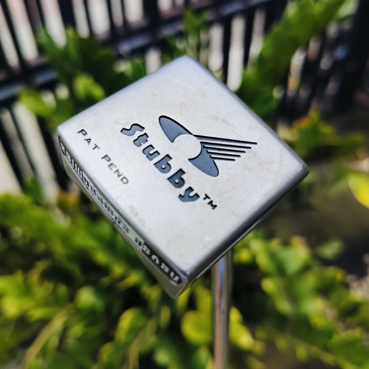 Never Compromise STUBBY Putter ความยาว 34 นิ้ว เป็นตัวเร่งพลังพัตต์ ที่จะเข้าปะทะตรงจุดศูนย์กลางของพัตเตอร์ ออกแบบอย่างดีเยี่ยมสูงสุด ไม้กอล์ฟพรีเมี่ยมญี่ปุ่นมือสอง ของแท้ By NakaraLuxurious
