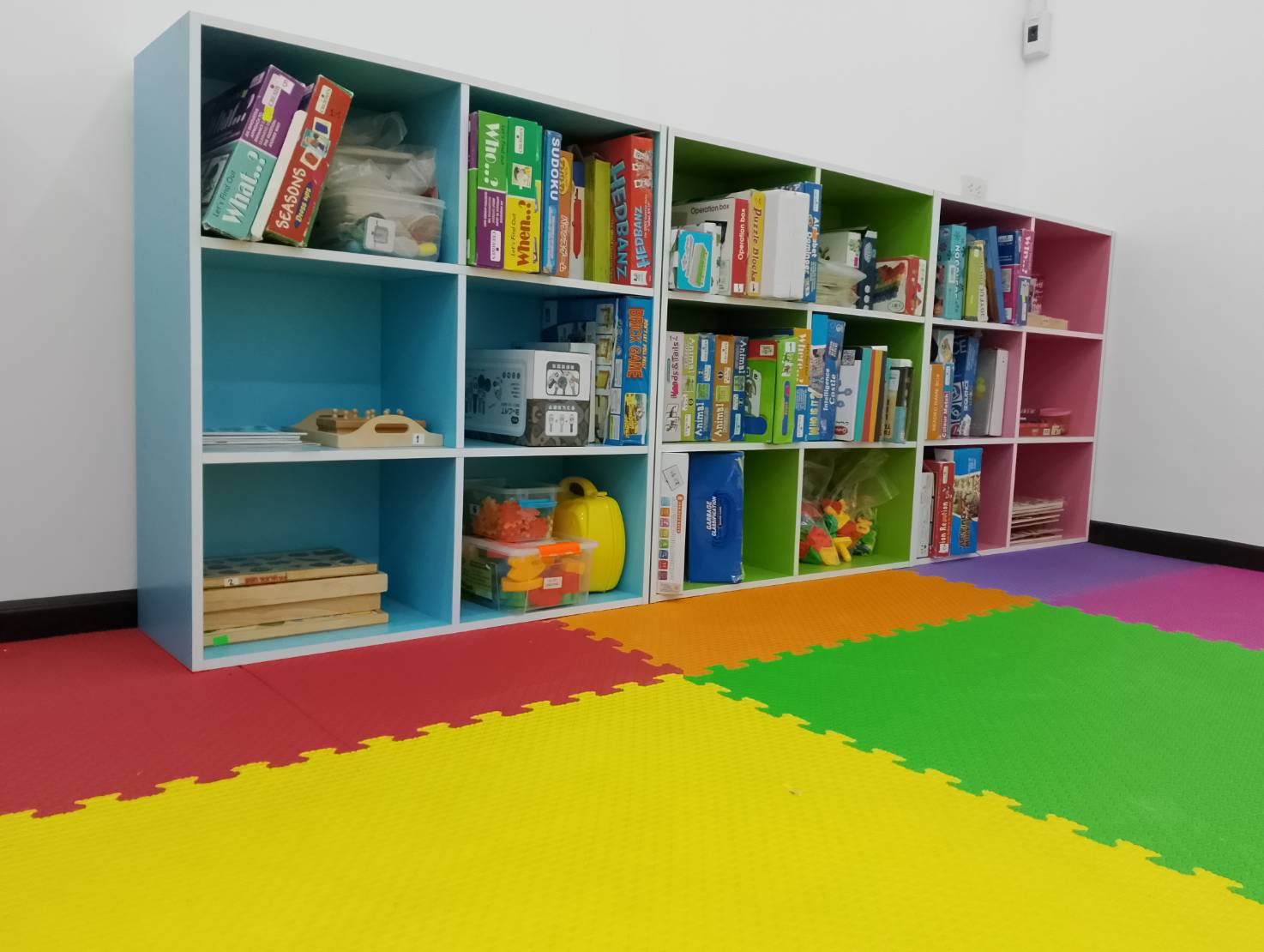 ชั้นวางสิ่งของไม้ 6ช่อง ราคาต่อ 1 ชิ้น เลือกสีได้ , ตู้วางของอเนกประสงค์ , เฟอร์นิเจอร์เด็ก ,ชั้นวางวางของเล่น เฟอร์นิเจอร์เด็ก,พร้อมส่ง