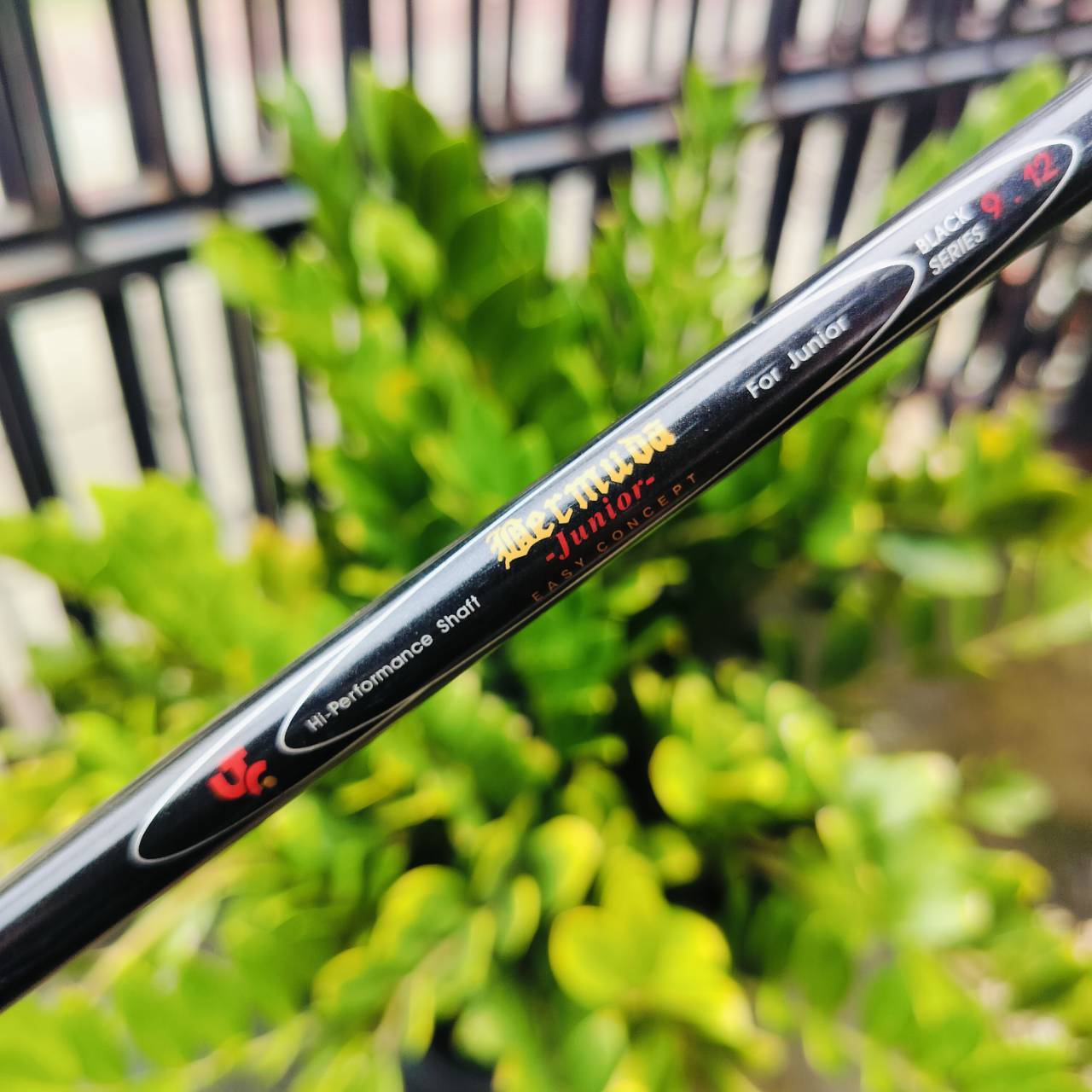 ** ก้านไม้กอล์ฟเด็ก ** ก้าน BERMUDA JUNIOR มือสอง สภาพดี มีกริพมาด้วย ความยาว 36 นิ้ว คุณภาพดีมาก มือสอง ของแท้ By NakaraLuxurious