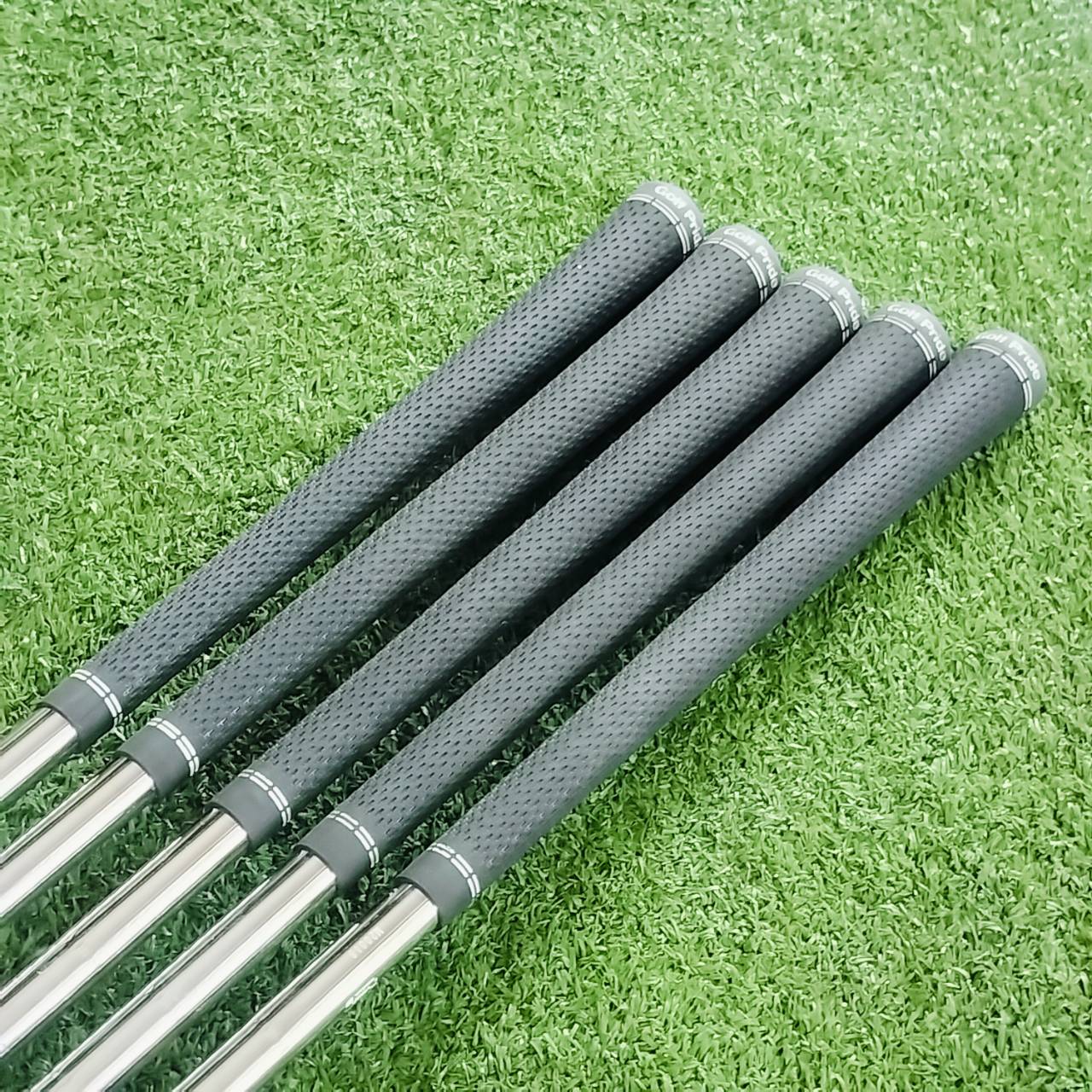 ชุดเหล็ก Titleist T400 โมเดลใหม่สุดใน T-SERIES เหล็กตีไกล และตีง่ายที่สุดของ Titleist ตีโดนแบบง่าย ตีไกลจนงงแน่นอน!!! ไม้กอล์ฟพรีเมี่ยมมือสอง By NakaraLuxurious