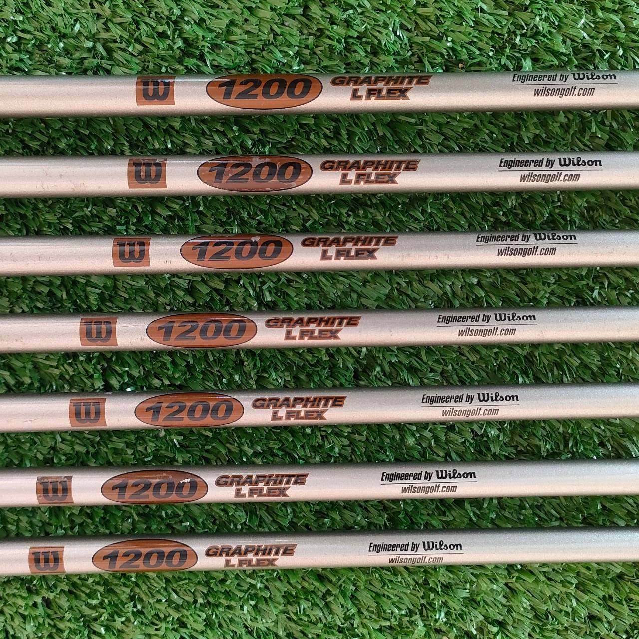 ** ไม้กอล์ฟสำหรับผู้หญิง ** ชุดเหล็ก WILSON 1200 BIMETAL มีเหล็ก 4-9 เเละ PW ก้าน WILSON 1200 FLEX L เหล็กใบใหญ่ตีง่าย มีการถ่วงทังสเตนด้านหลัง ใช้วัสดุแพงมาก ไม้กอล์ฟมือสอง ของแท้ BY NakaraLuxurious