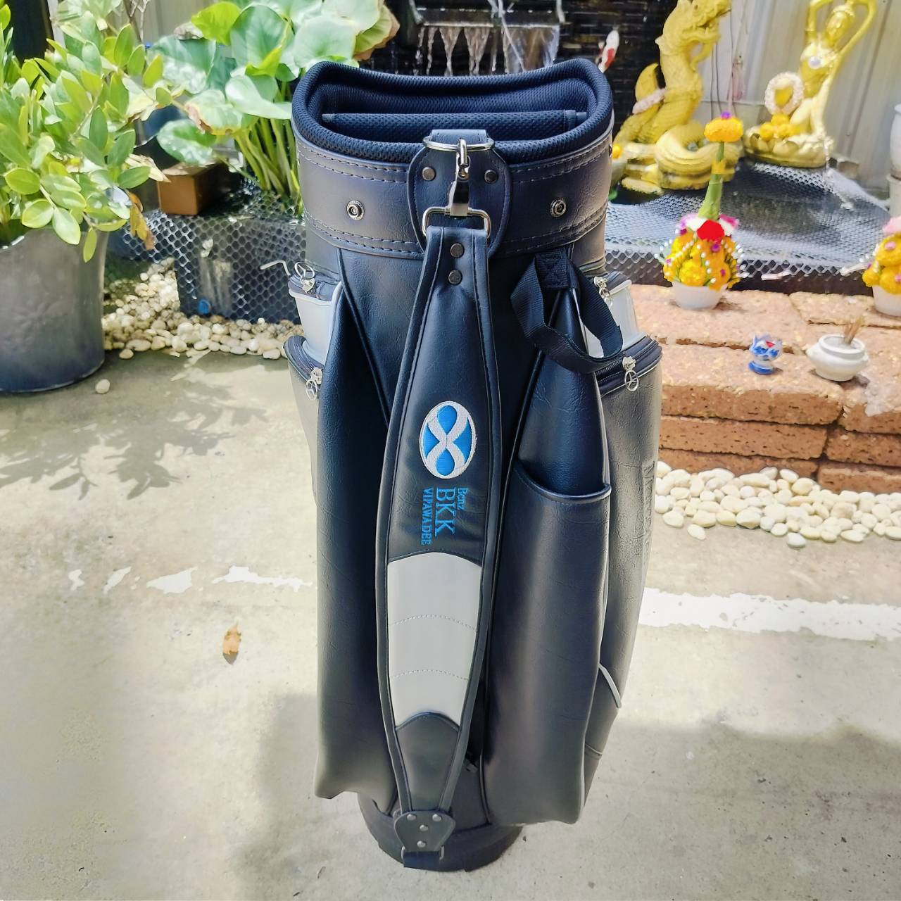 ถุงกอล์ฟ BENZ BKK ของแท้ ไม่เคยใช้งานมาก่อน เรียบหรู ซิปทุกซิปเป็นตราเบนซ์