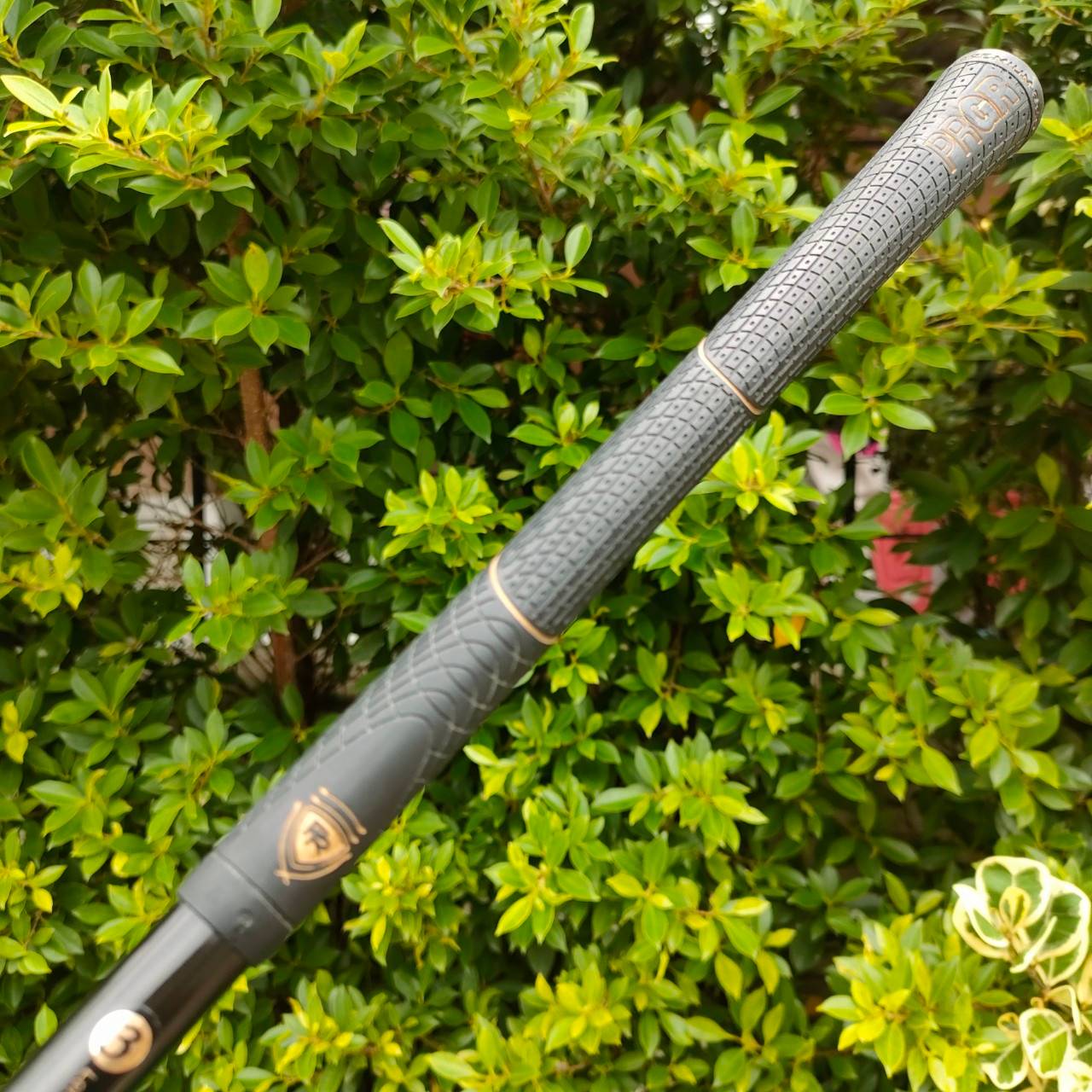 FW3 PRGR PREMIUM RED รุ่น TR-X 505 องศา 16.5 ก้าน PREMIUM RED FLEX R ( M37) เป็นรุ่นพิเศษที่และเป็นรุ่น TOP สูงสุด จากแบรนด์พรีเมี่ยมญี่ปุ่น ไม้กอล์ฟมือสอง ของแท้ BY NakaraLuxurious