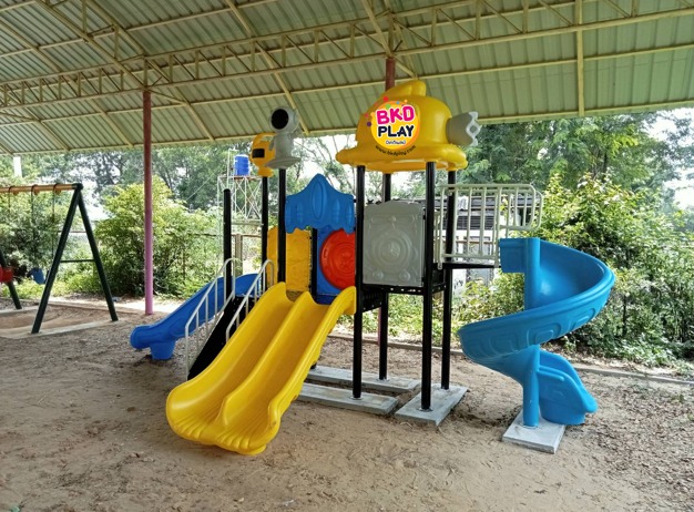 เครื่องเล่นสนามกลางแจ้ง,ชุดการ์ตูนท่องโลก สไลเดอร์ใหญ่, ของเล่น,ครุภัณฑ์สนามเด็กเล่น, สพฐ,โครงการโรงเรียนประชารัฐ ทำงบประมาณ70,000 บาท