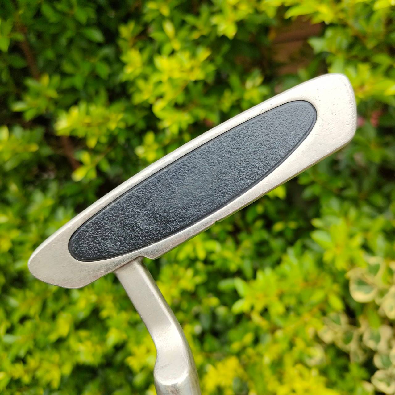 PUTTER TAYLORMADE TPi-21 ความยาว 34 นิ้ว ก้าน TAYLORMADE TPi วัสดุสุดพรีเมี่ยม เนื้อเหล็กสวย!! หน้าอินเซิร์ทพิเศษทั้งนุ่ม และลอยขลุขละจะช่วยในการหมุน!!! ไม้กอล์ฟมือสอง ของแท้ BY NakaraLuxurious