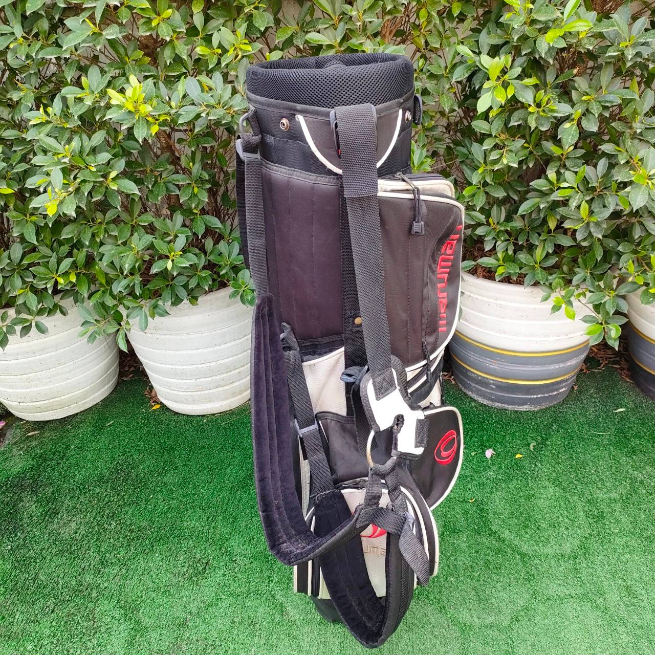 ถุงกอล์ฟ MARUMAN ขาตั้งมือสอง ** มีตำหนิ ที่ หูจับขาด มีรูปให้ชมท้ายสุดค่ะ ** ถุงสวยใช้ดี มีสายสะพาย ขาตั้งแข็งแรง