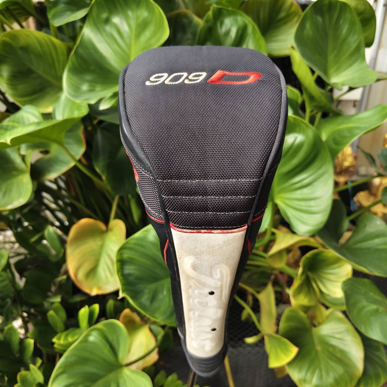 Driver Titleist 909D2 – องศา 8.5 จัดเลยครับ สปินต่ำ ตีมันส์มาก ฟีลลิ่งแน่นๆ แบบนักกอล์ฟตัวจริง