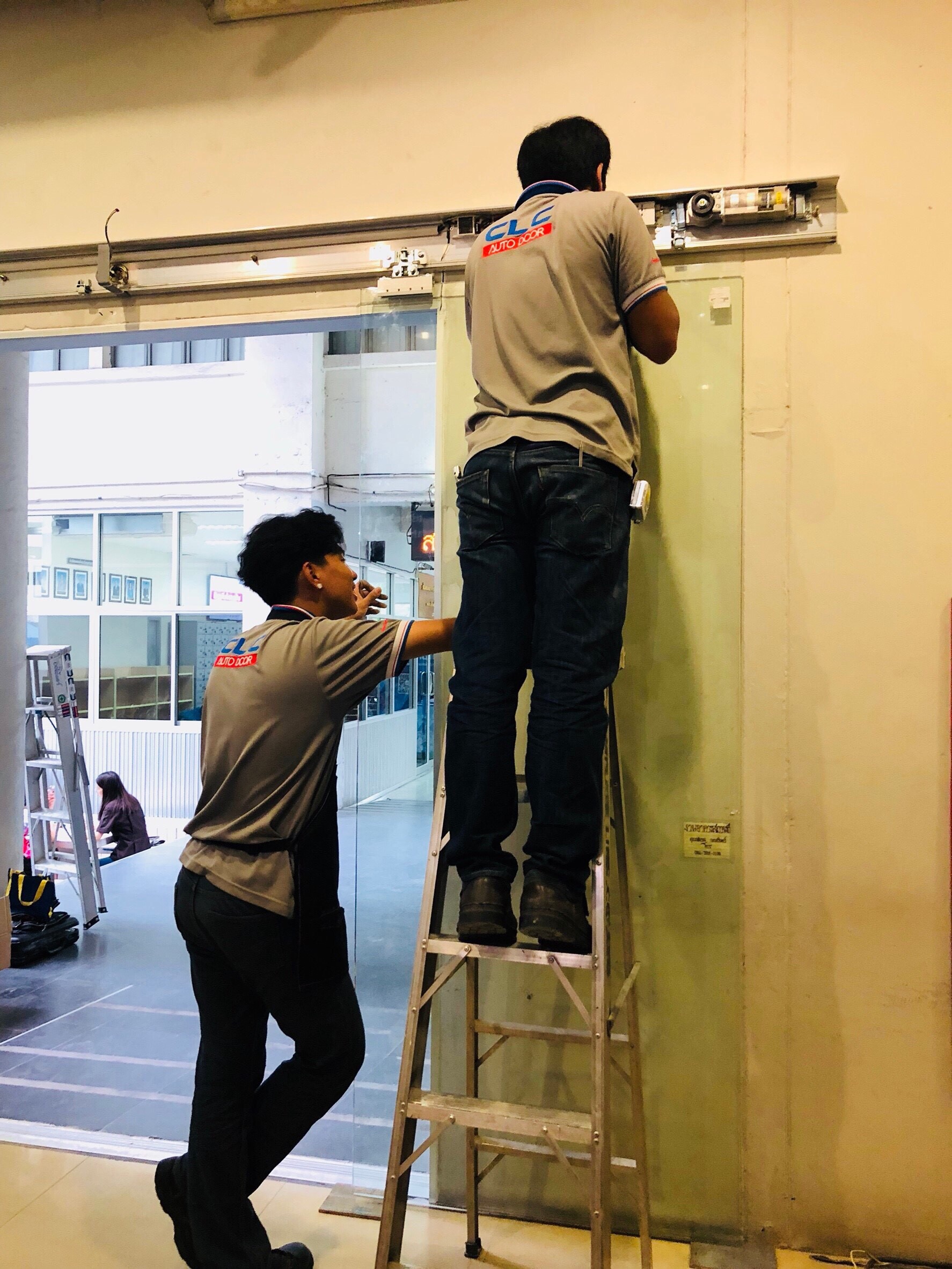 งานเปลี่ยน ประตูอัตโนมัต ม.ศ.ว