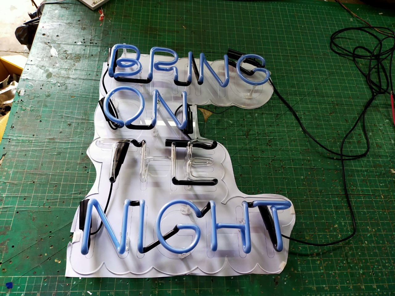 ไฟนีออน เฟค