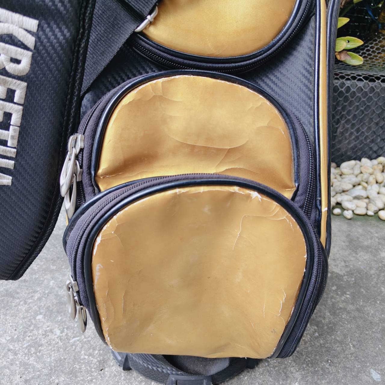 ถุงกอล์ฟ KRUNGTHEP KREETHA มือสอง ลายของถุงสวยมาก ขนาดกำลังดี ใส่ของได้ครบมาก