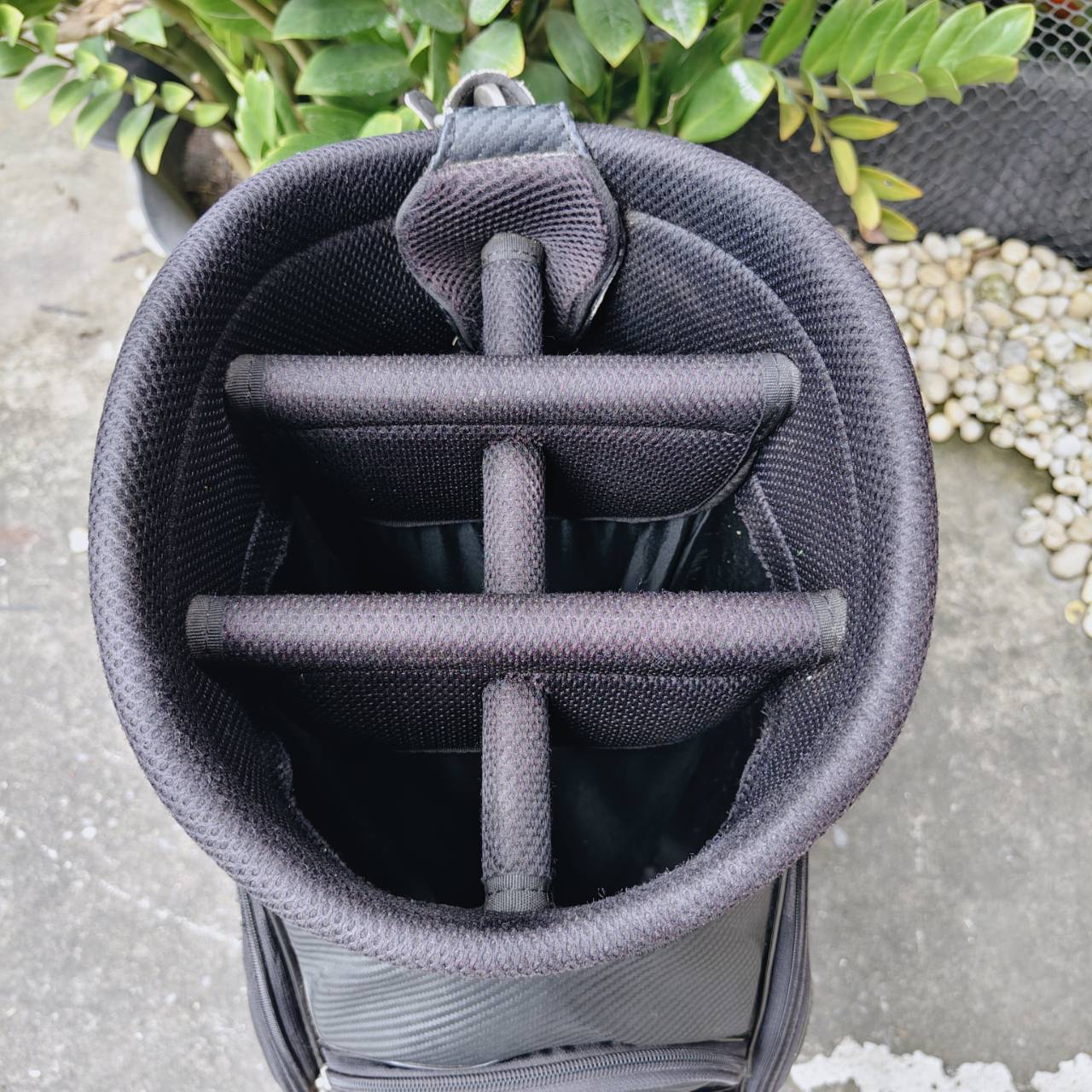 ถุงกอล์ฟ KRUNGTHEP KREETHA มือสอง ลายของถุงสวยมาก ขนาดกำลังดี ใส่ของได้ครบมาก