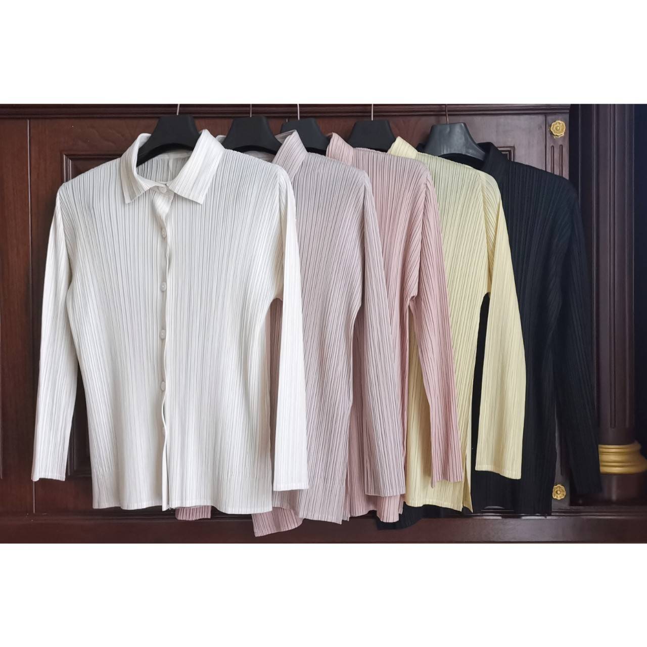 2MUAY รุ่น GJO7807 COLLAR PLEATED TOP เสื้ออัดพลีทงานคุณภาพ 2สี FREE SIZE