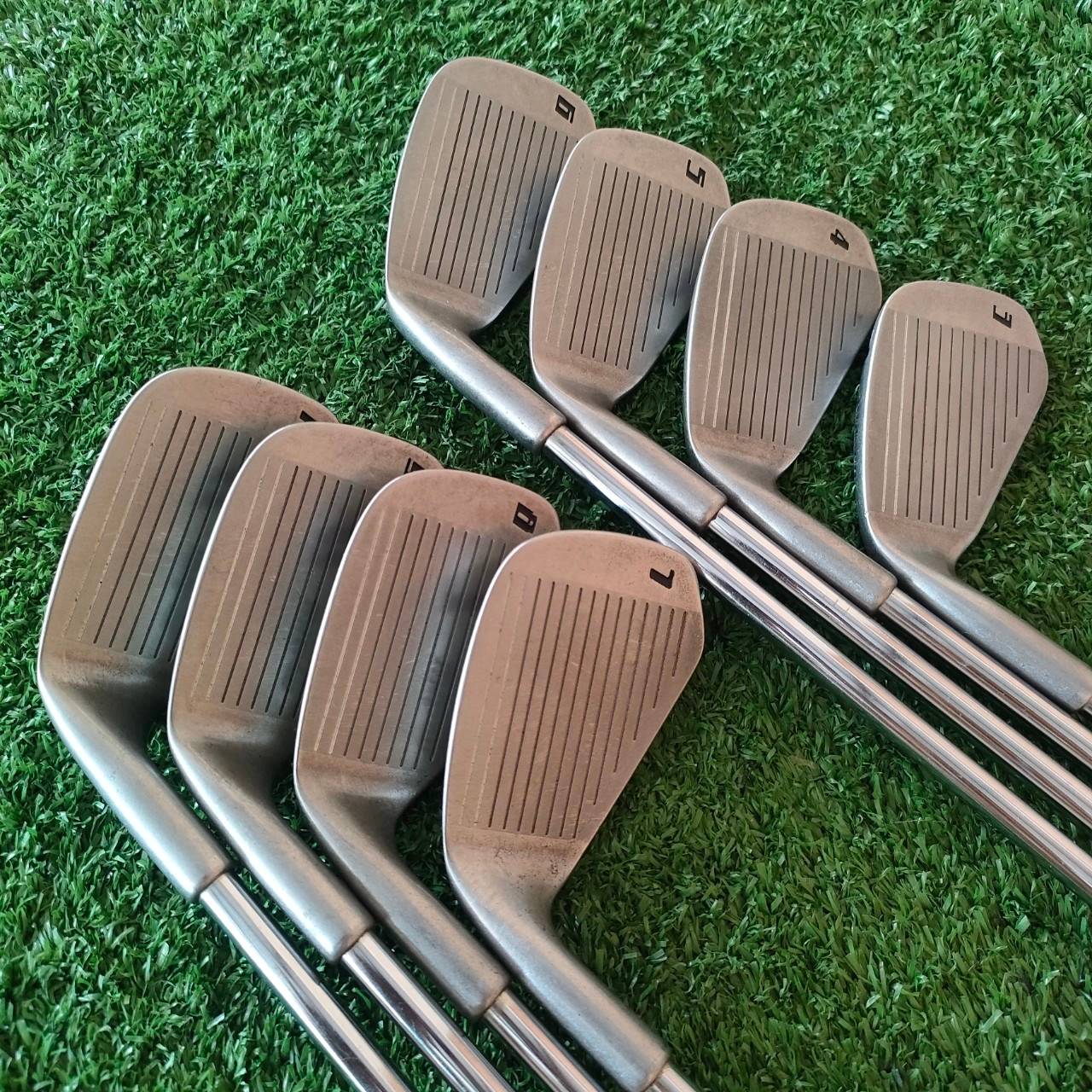 ชุดเหล็ก WILSON PROSTAFF JUMBO มีเหล็ก 3 - 9 เเละ PW ก้าน BRUNSWICK FLEX R แท้ๆ เป็นเหล็กใบใหญ่ และกระจายน้ำหนักได้ดีมาก ไม้กอล์ฟมือสอง ของแท้ BY NakaraLuxurious