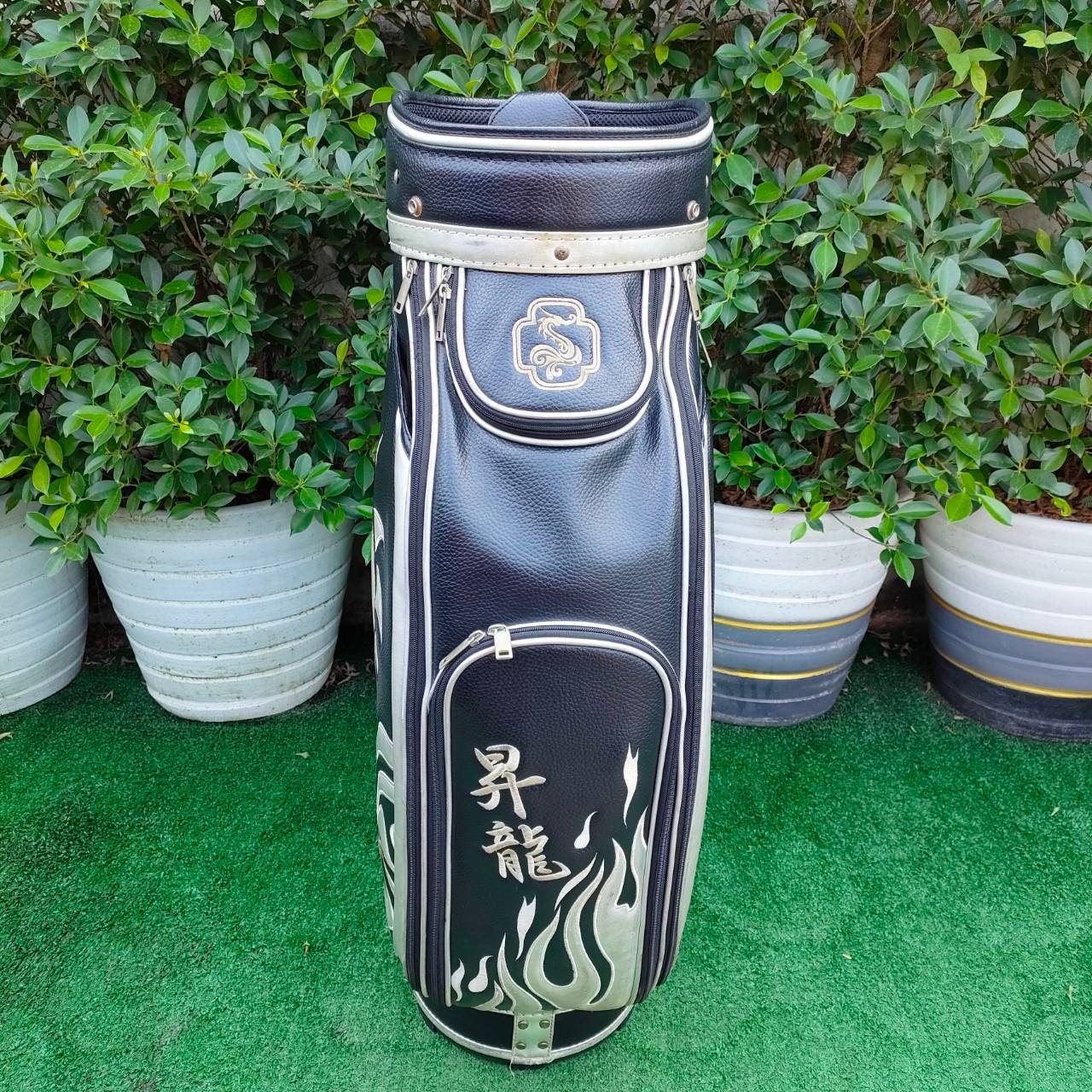 ถุงกอล์ฟ SAMURAI - DRAGON มือสอง **ถุงกอล์ฟ มีตำหนิลอก ตำเเหน่ง ตรงปากถุง** ถุง TOUR ใบใหญ่ ถุงสวยมากๆครับ