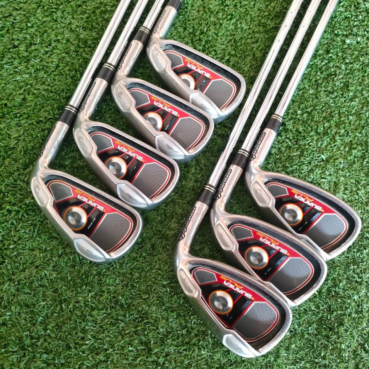 ชุดเหล็ก TAYLORMADE BURNER PLUS มีเหล็ก 4-9 เเละ PW FLEX S รุ่น PLUS คือจะตีไกลกว่ารุ่นปกติ ไม้กอล์ฟมือสอง ของแท้ BY NakaraLuxurious
