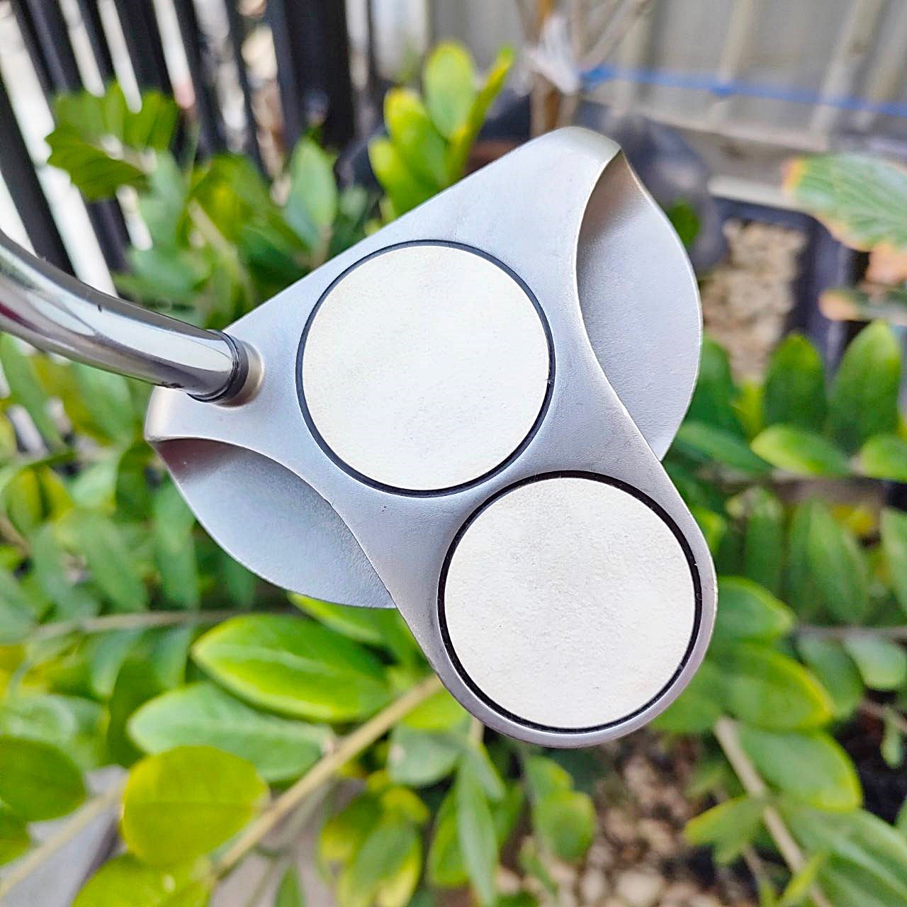 PUTTER ODYSSEY 2-BALL WHITE HOT XG ความยาว 34 นิ้ว หน้า XG ช่วยให้เกาะไลน์ขึ้น ทำให้ WHITE HOT XG ทั้งนุ่ม + เกาะไลน์มาก ไม้กอล์ฟพรีเมี่ยมมือสอง ของแท้ By NakaraLuxurious