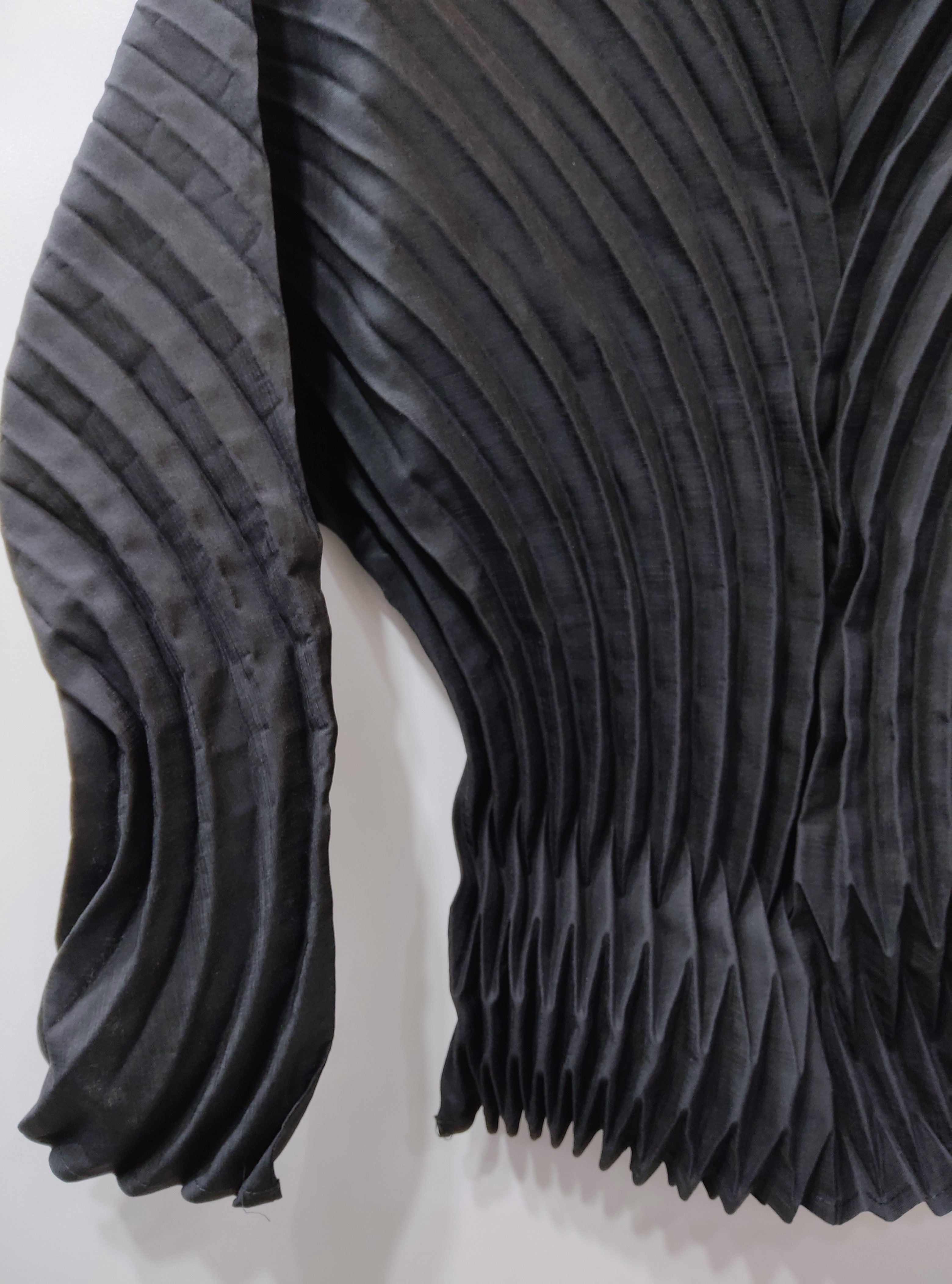 2MUAY รุ่น CX0497T เสื้ออัดพลีท GLAM LONG SLEEVE CIRCLE PLEATED TOP สีดำ FREE SIZE