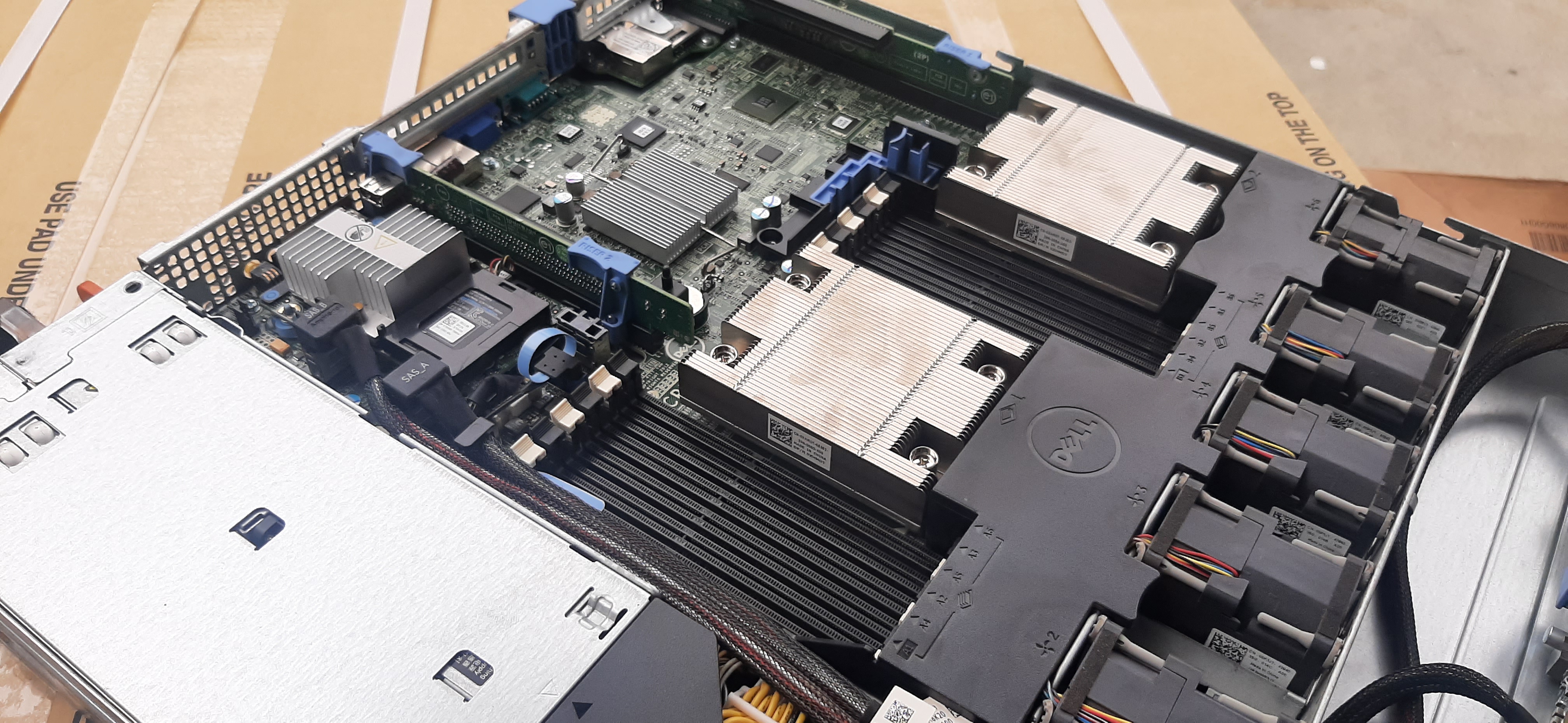 Server Dell R420 มือสอง มีประกันร้าน ดูแลดี (E5-2407 x2 Ram32GB SSD240GB x3 Power x2)